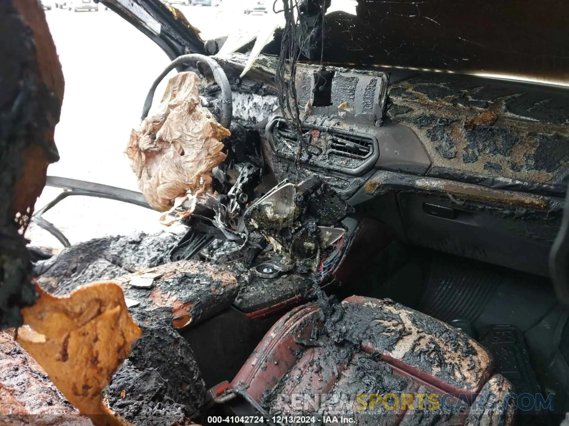5 Photograph of a damaged car 5UX43DT03R9V02312 BMW X4 2024
