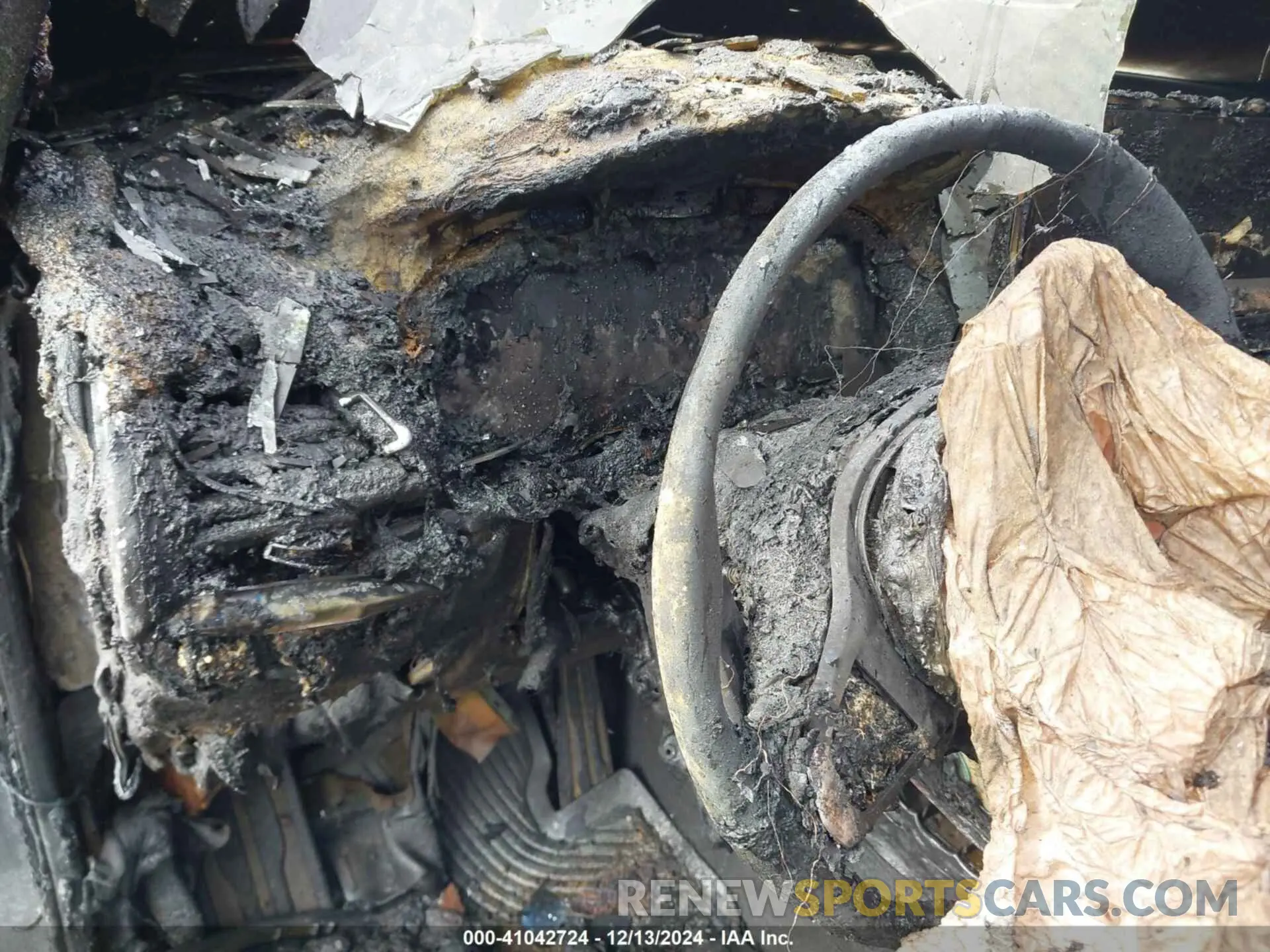 7 Photograph of a damaged car 5UX43DT03R9V02312 BMW X4 2024