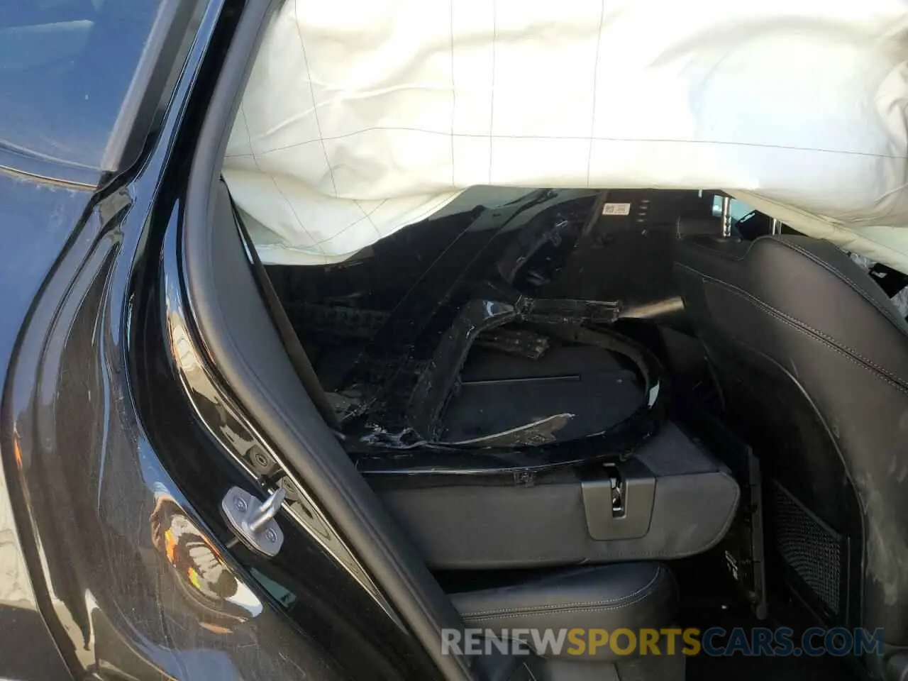 11 Photograph of a damaged car 5UX43DT04R9U21223 BMW X4 2024