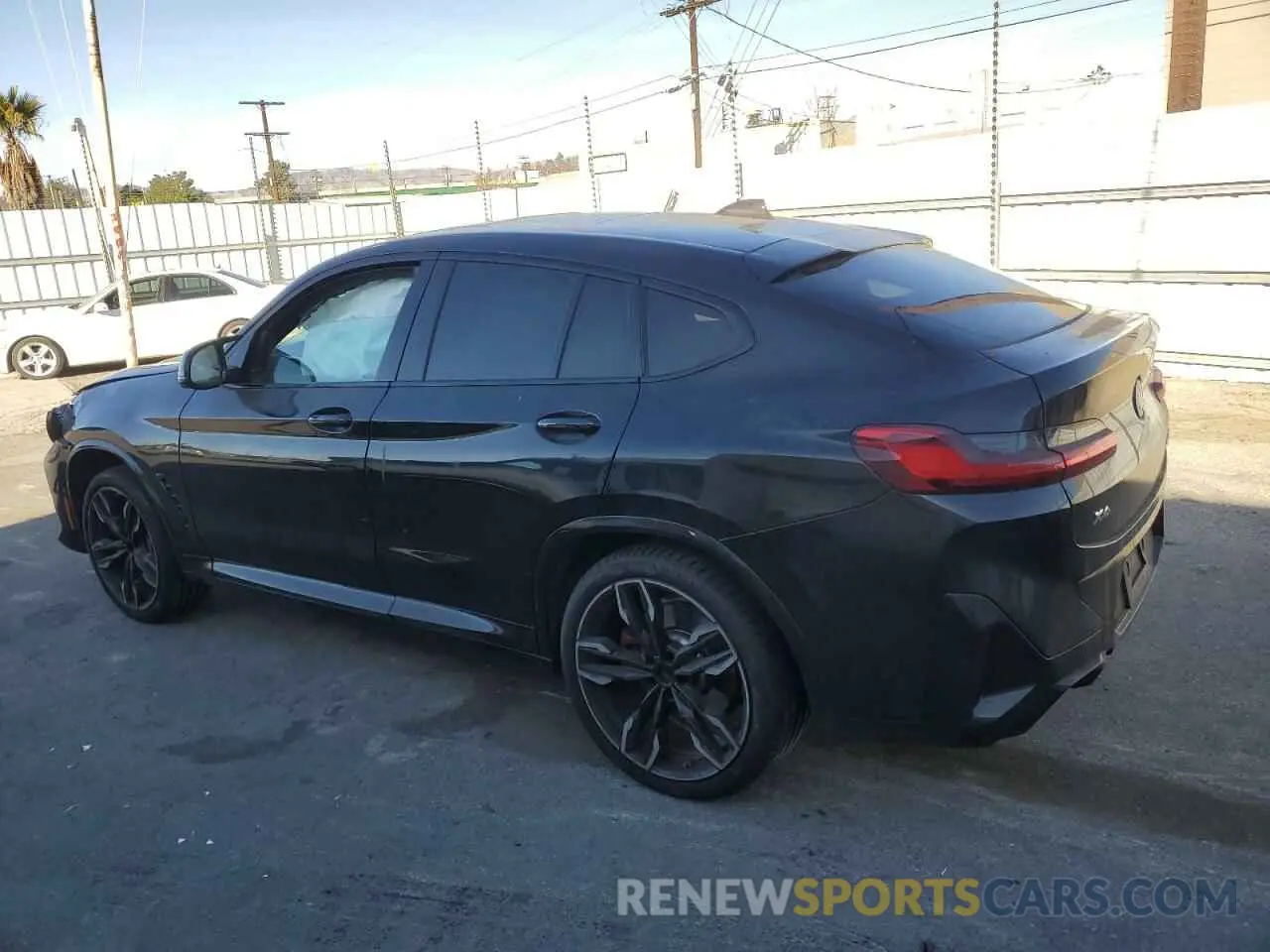 2 Photograph of a damaged car 5UX43DT04R9U21223 BMW X4 2024