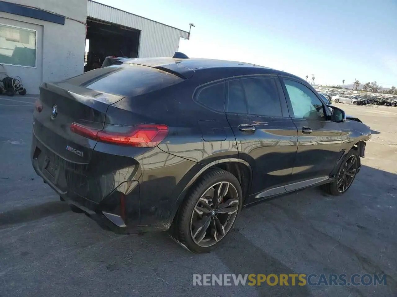 3 Photograph of a damaged car 5UX43DT04R9U21223 BMW X4 2024
