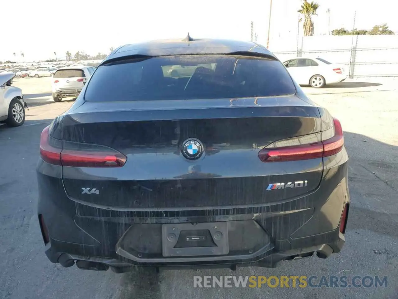 6 Photograph of a damaged car 5UX43DT04R9U21223 BMW X4 2024
