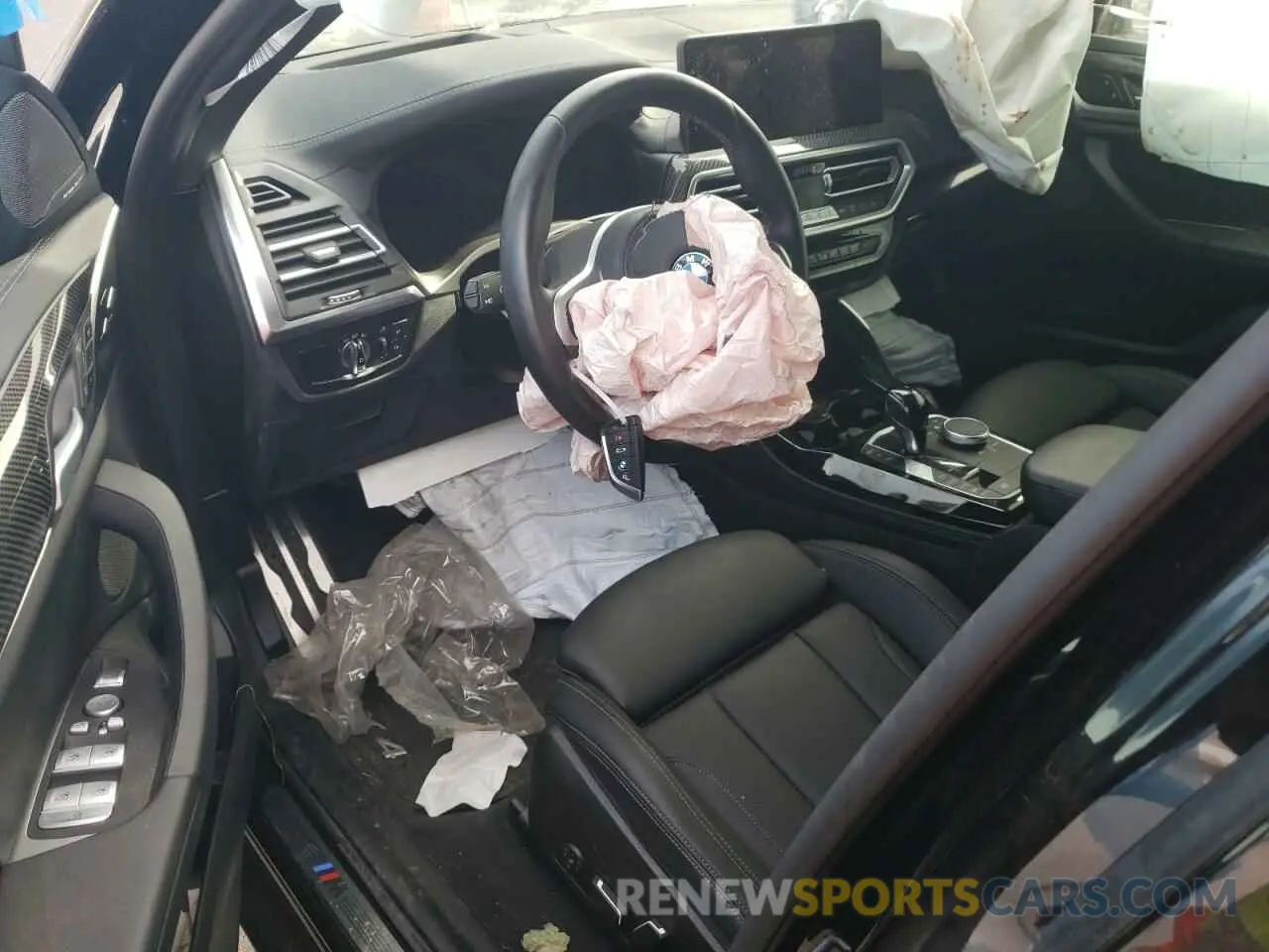 8 Photograph of a damaged car 5UX43DT04R9U21223 BMW X4 2024