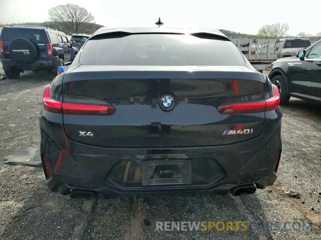 6 Photograph of a damaged car 5UX43DT05R9U46776 BMW X4 2024