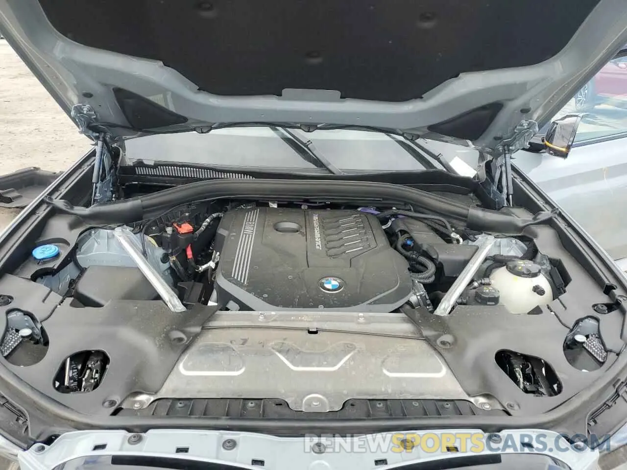 11 Photograph of a damaged car 5UX43DT05R9U81172 BMW X4 2024