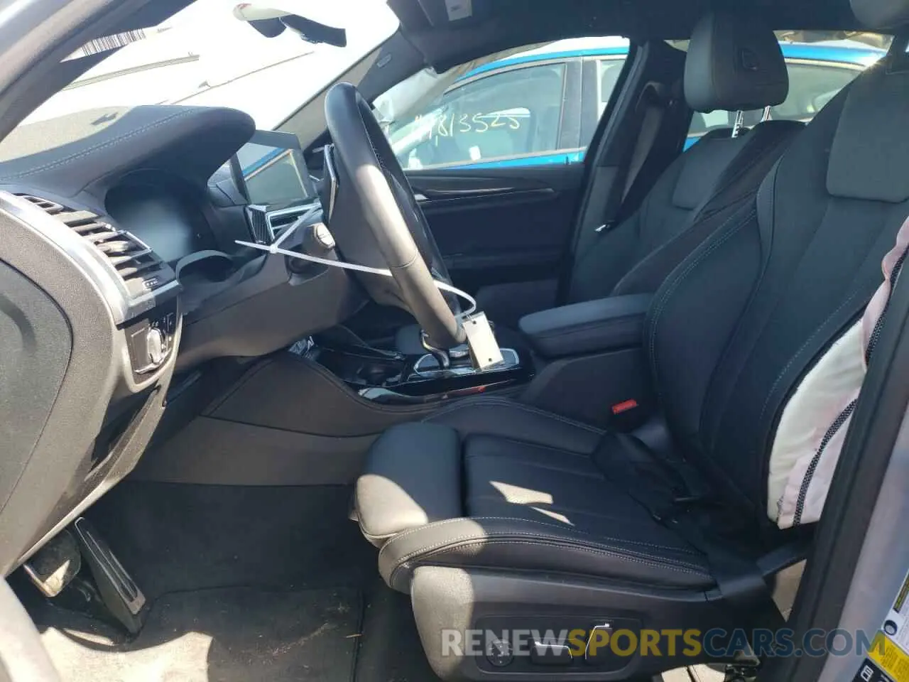 7 Photograph of a damaged car 5UX43DT05R9U81172 BMW X4 2024