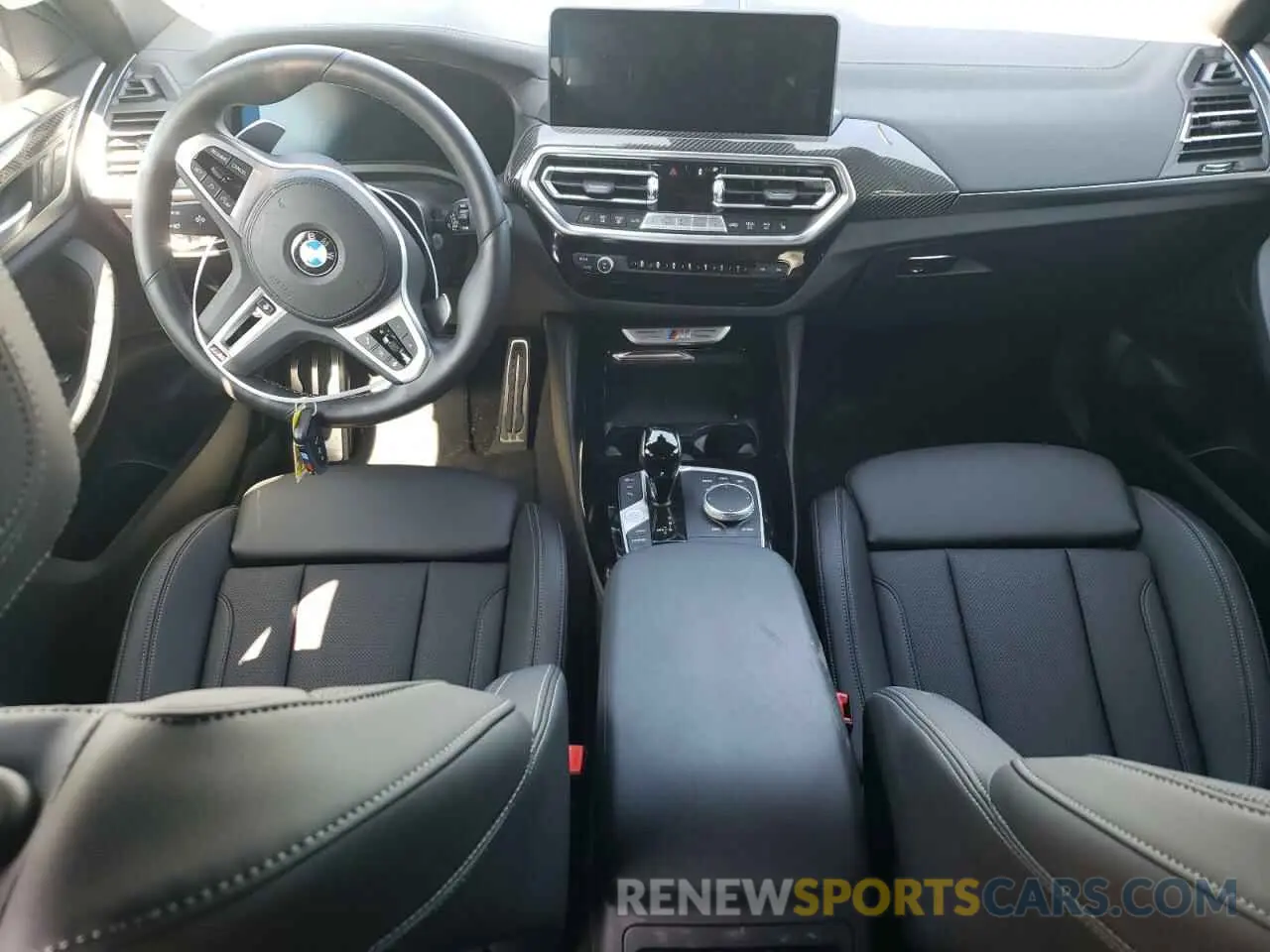 8 Photograph of a damaged car 5UX43DT05R9U81172 BMW X4 2024