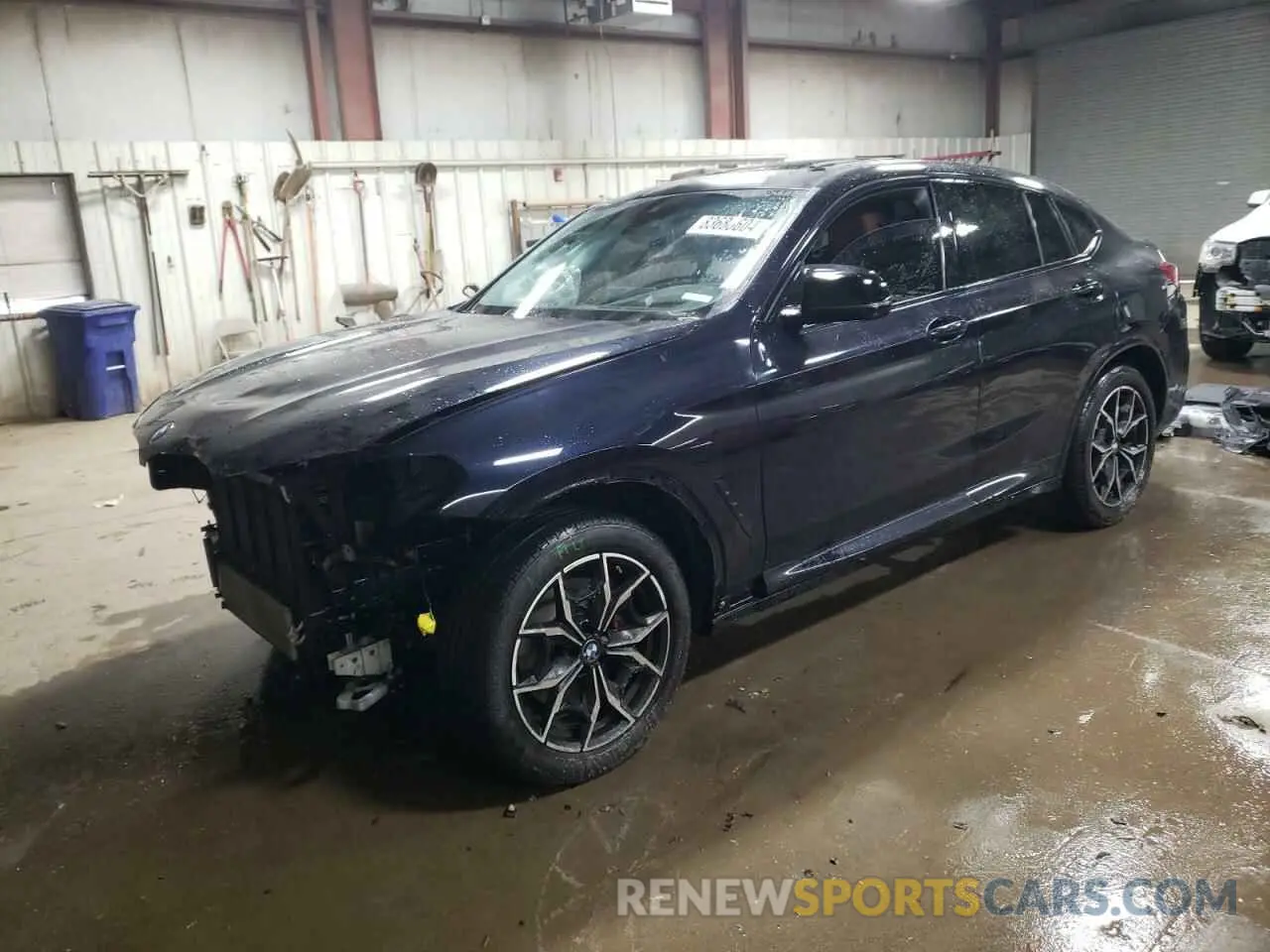 1 Photograph of a damaged car 5UX43DT07R9T60014 BMW X4 2024