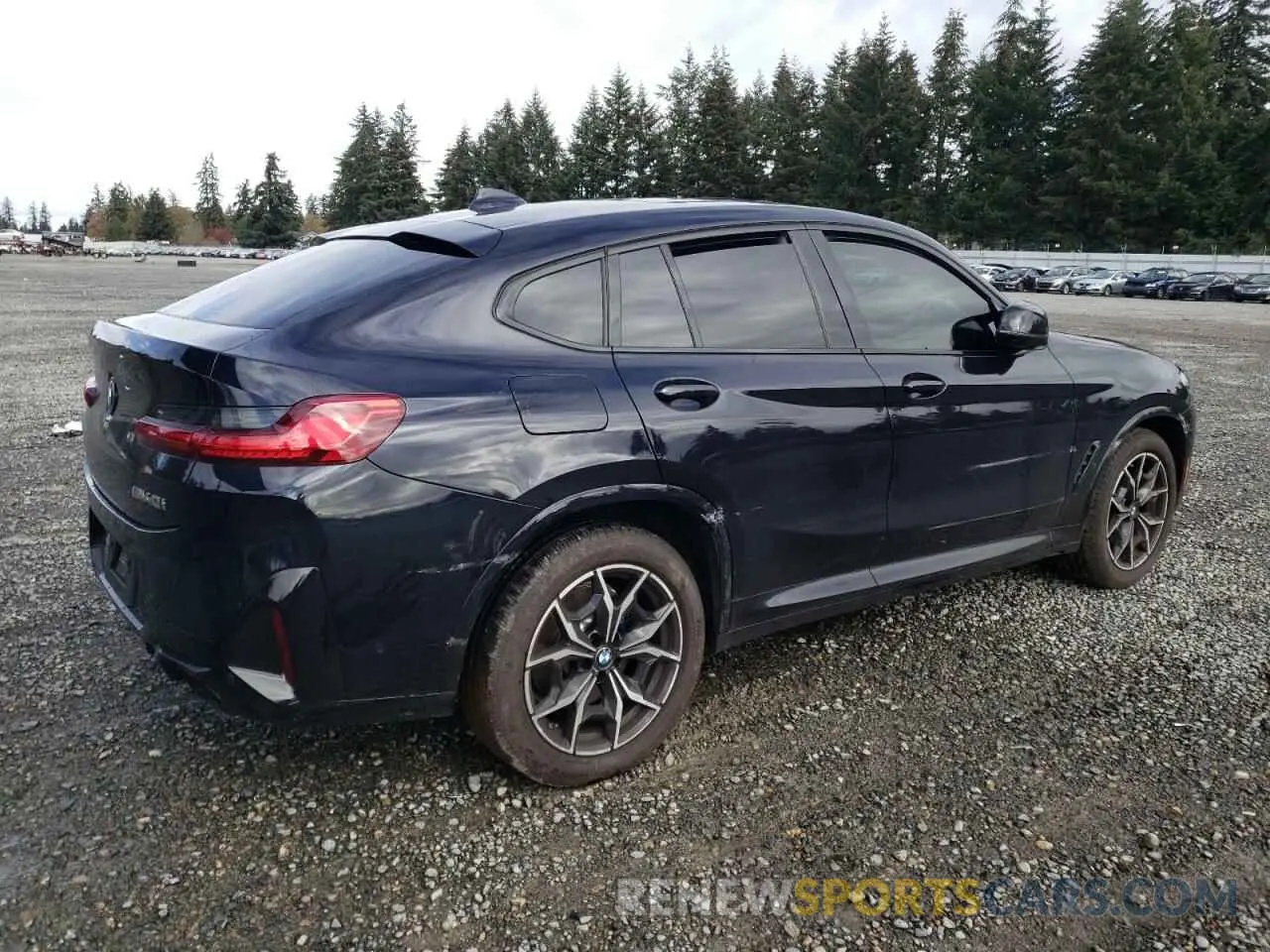 3 Photograph of a damaged car 5UX43DT07R9W67330 BMW X4 2024
