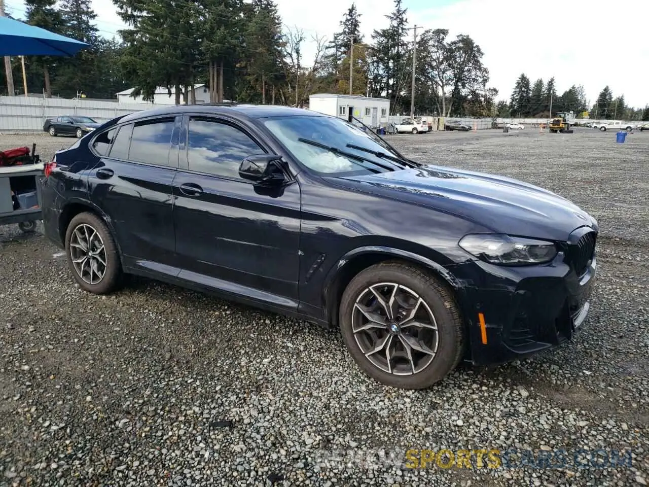 4 Photograph of a damaged car 5UX43DT07R9W67330 BMW X4 2024