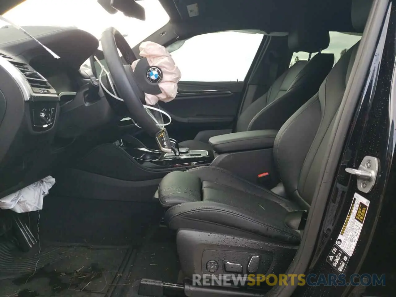 7 Photograph of a damaged car 5UX43DT07R9W67330 BMW X4 2024