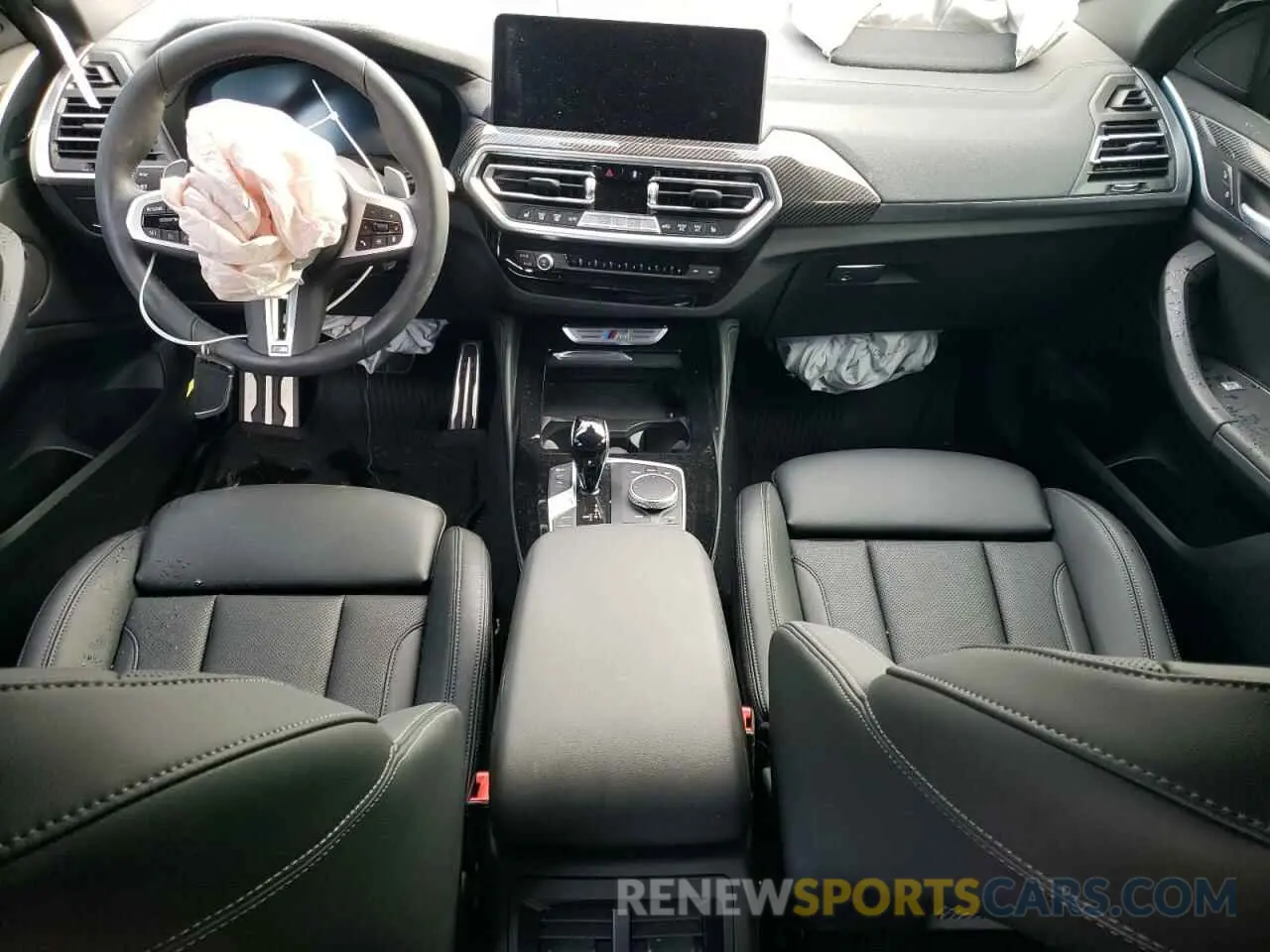 8 Photograph of a damaged car 5UX43DT07R9W67330 BMW X4 2024