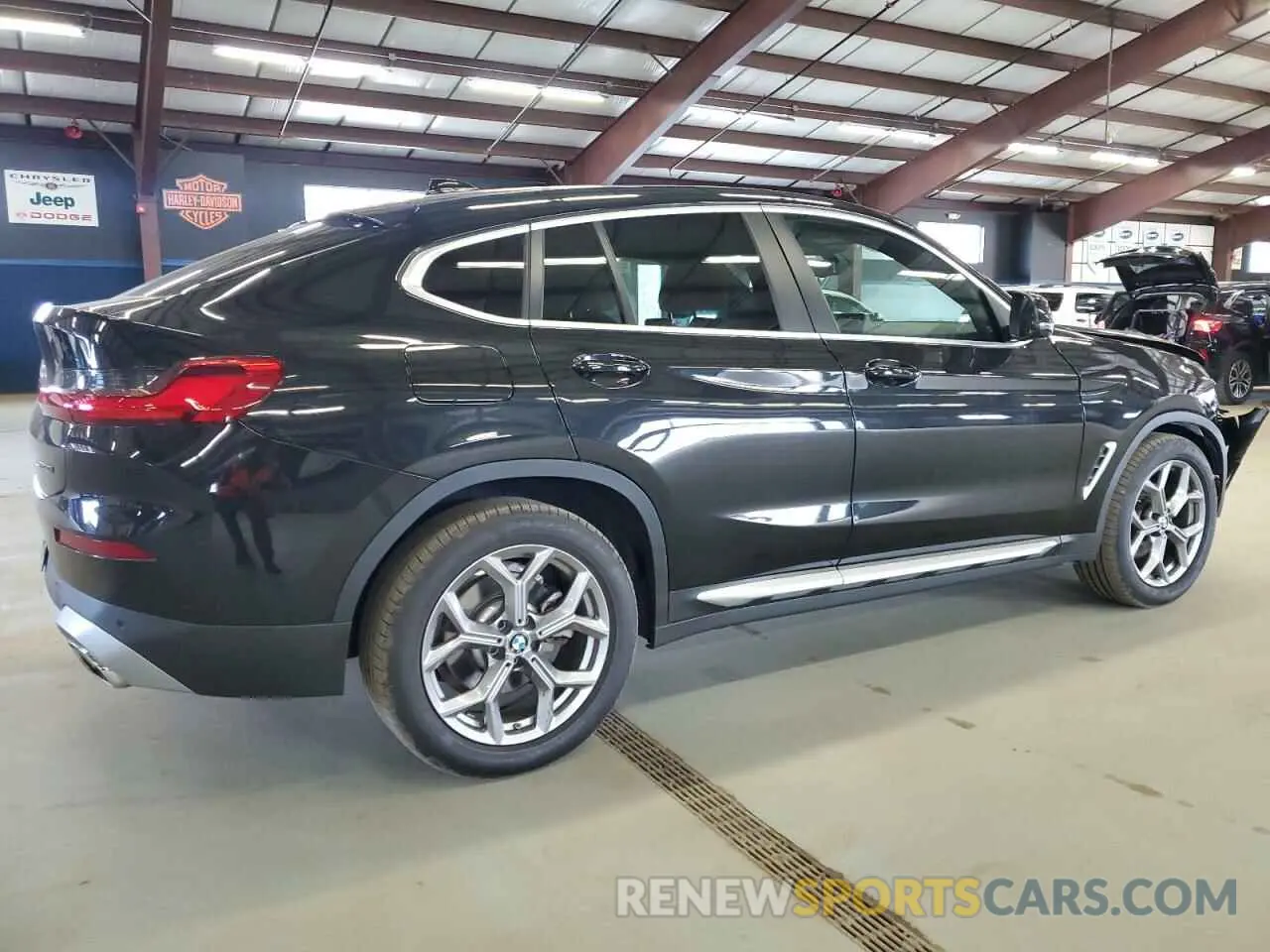 3 Photograph of a damaged car 5UX33DT06S9X61782 BMW X4 2025