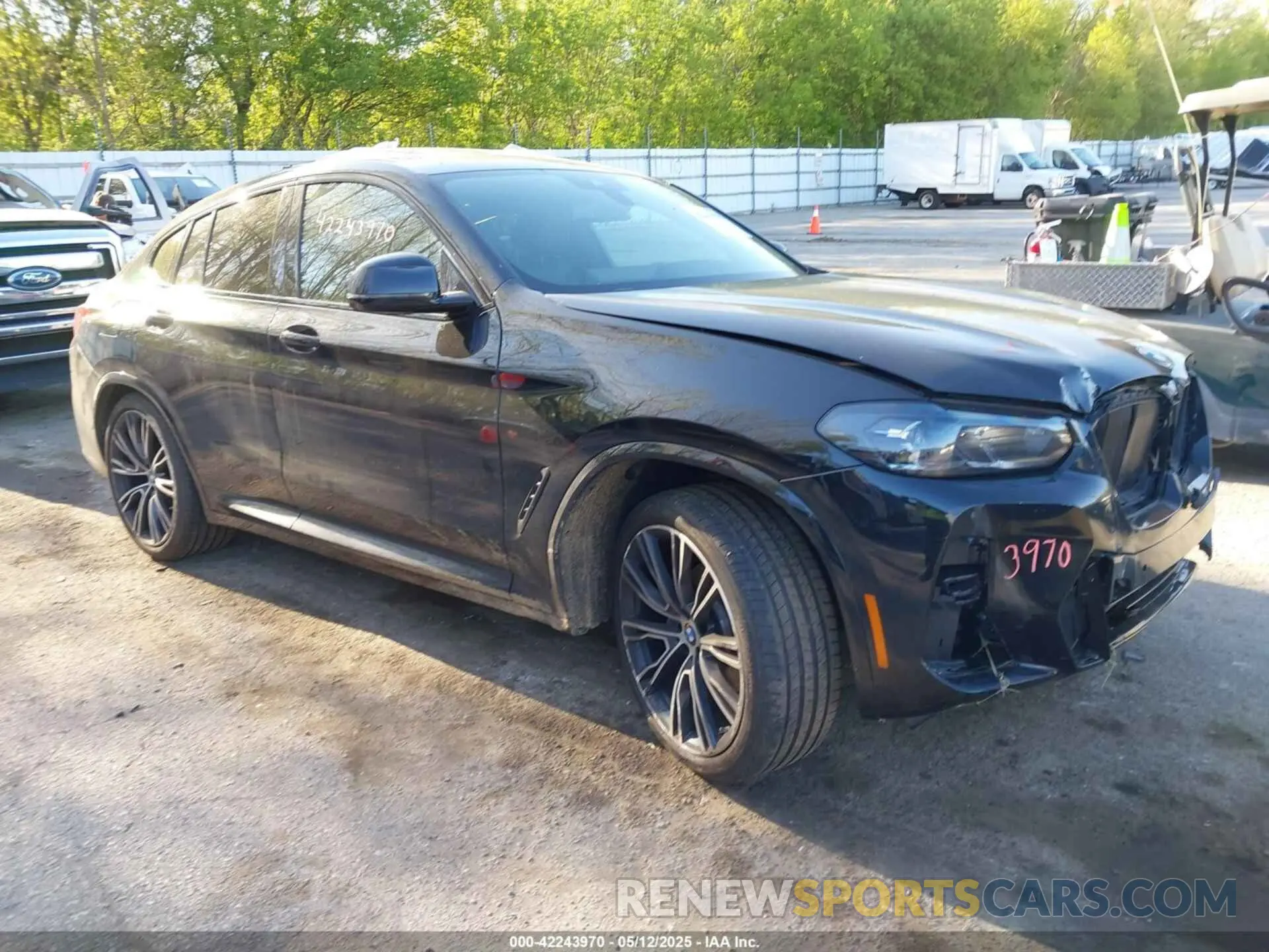 1 Photograph of a damaged car 5UX33DT06S9Y68475 BMW X4 2025