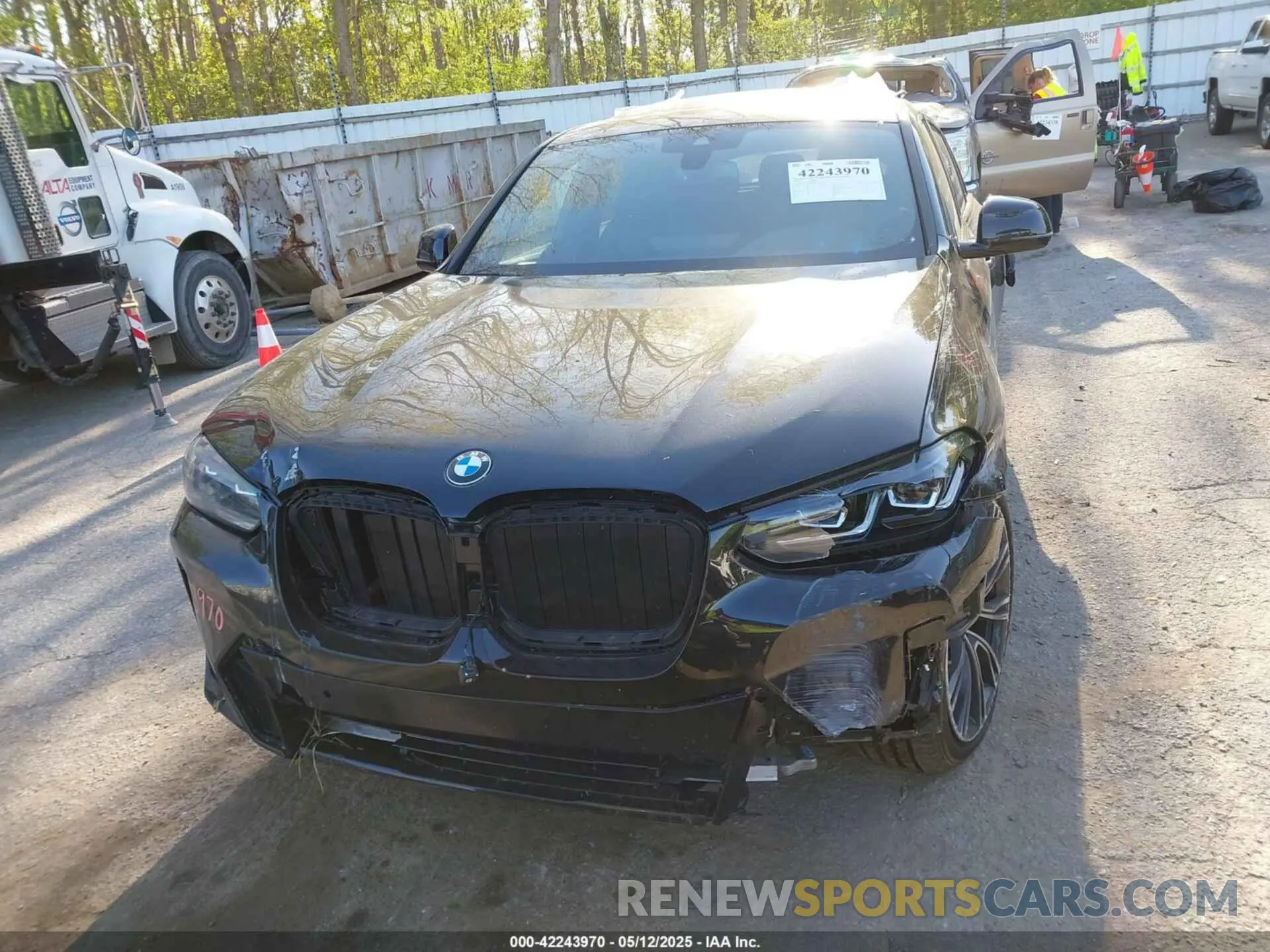 12 Photograph of a damaged car 5UX33DT06S9Y68475 BMW X4 2025