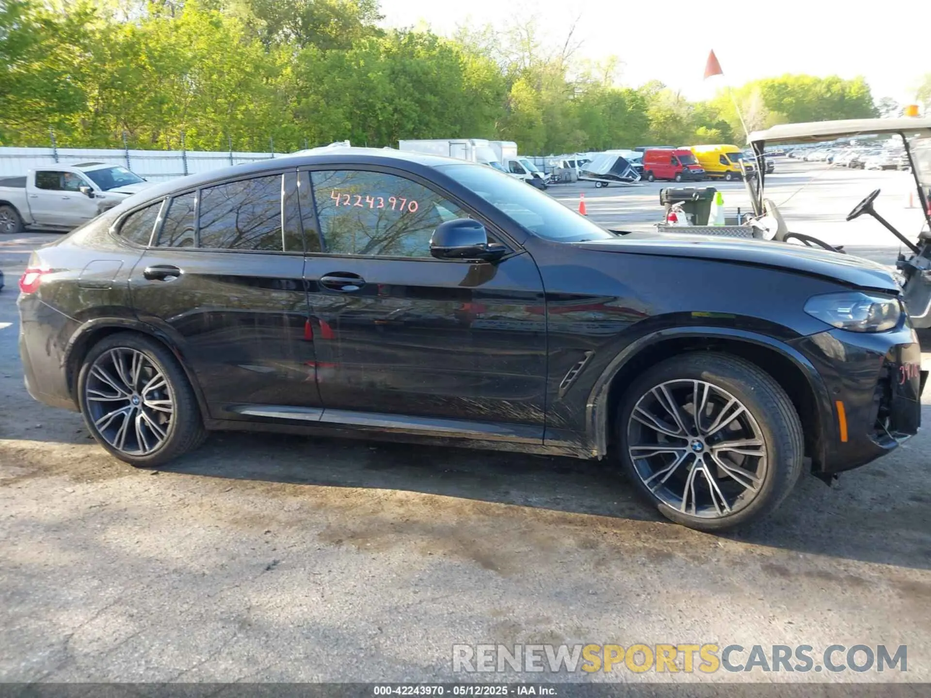 13 Photograph of a damaged car 5UX33DT06S9Y68475 BMW X4 2025