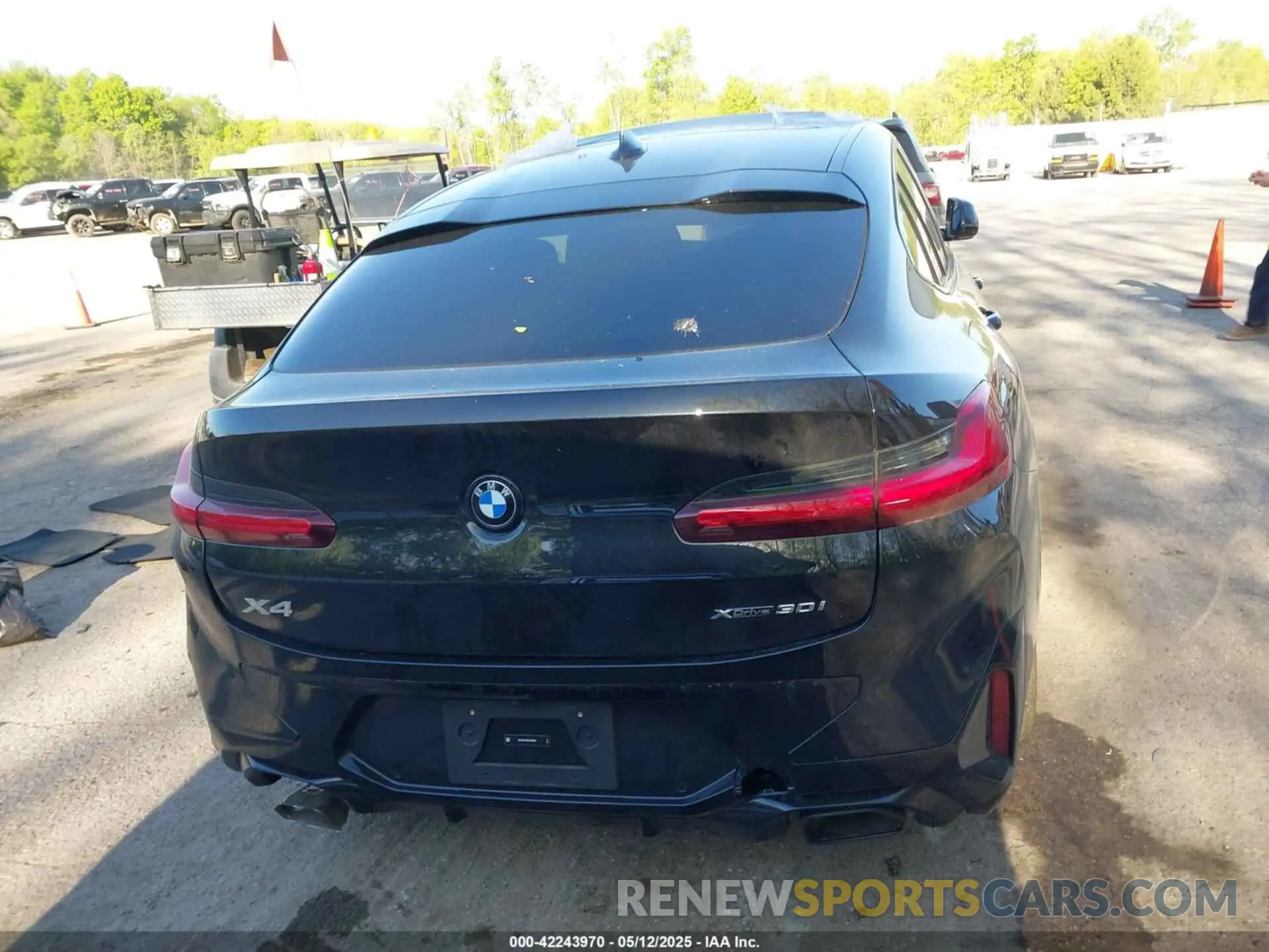 16 Photograph of a damaged car 5UX33DT06S9Y68475 BMW X4 2025