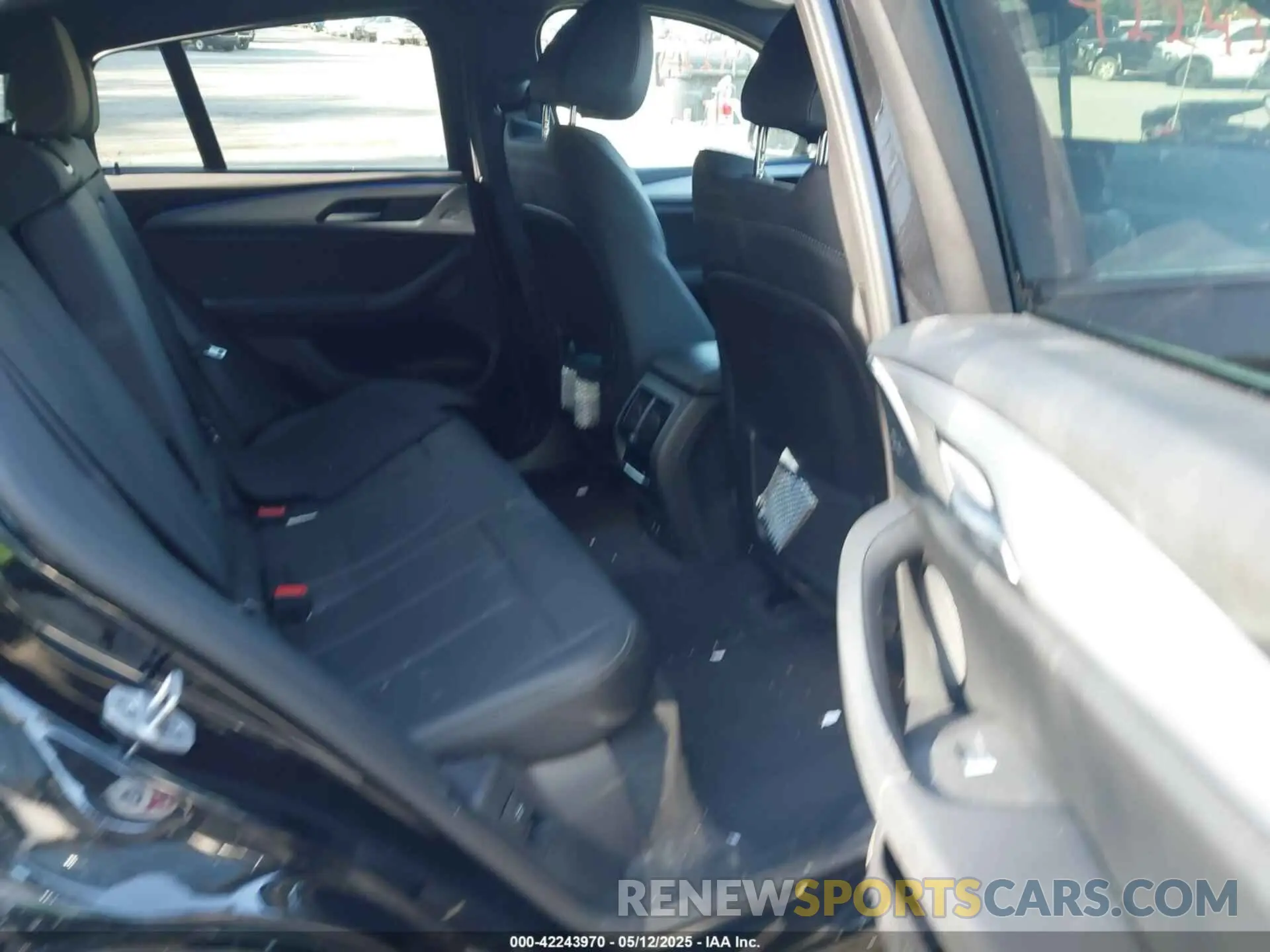 8 Photograph of a damaged car 5UX33DT06S9Y68475 BMW X4 2025