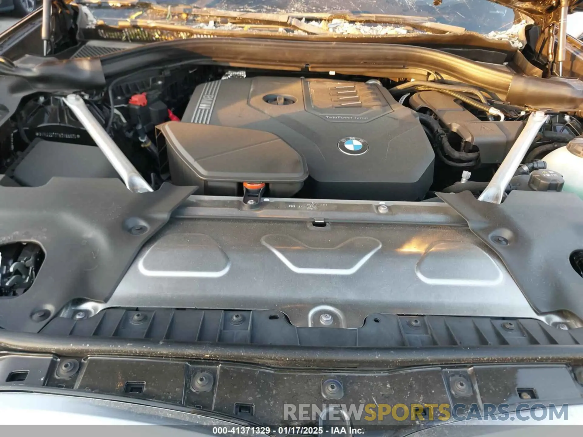 10 Photograph of a damaged car 5UX33DT07S9Y65925 BMW X4 2025