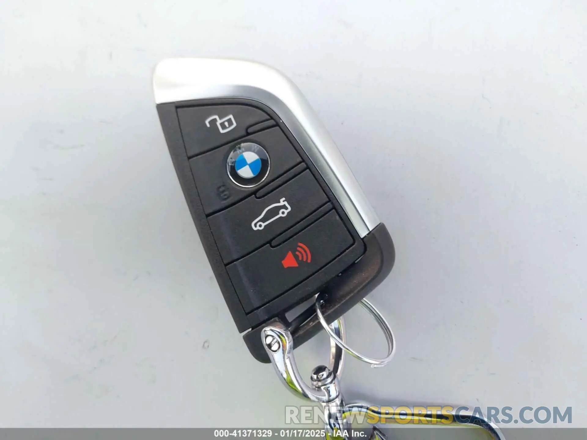 11 Photograph of a damaged car 5UX33DT07S9Y65925 BMW X4 2025