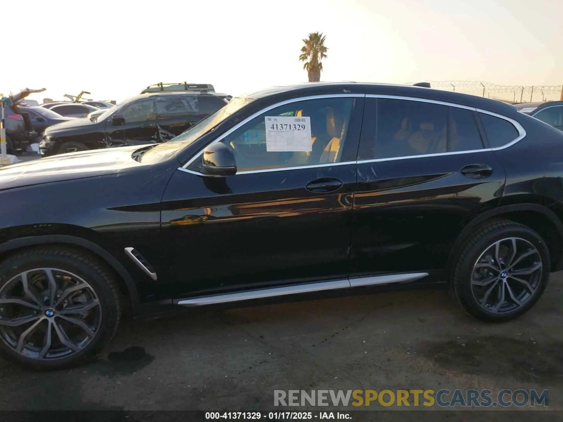 14 Photograph of a damaged car 5UX33DT07S9Y65925 BMW X4 2025