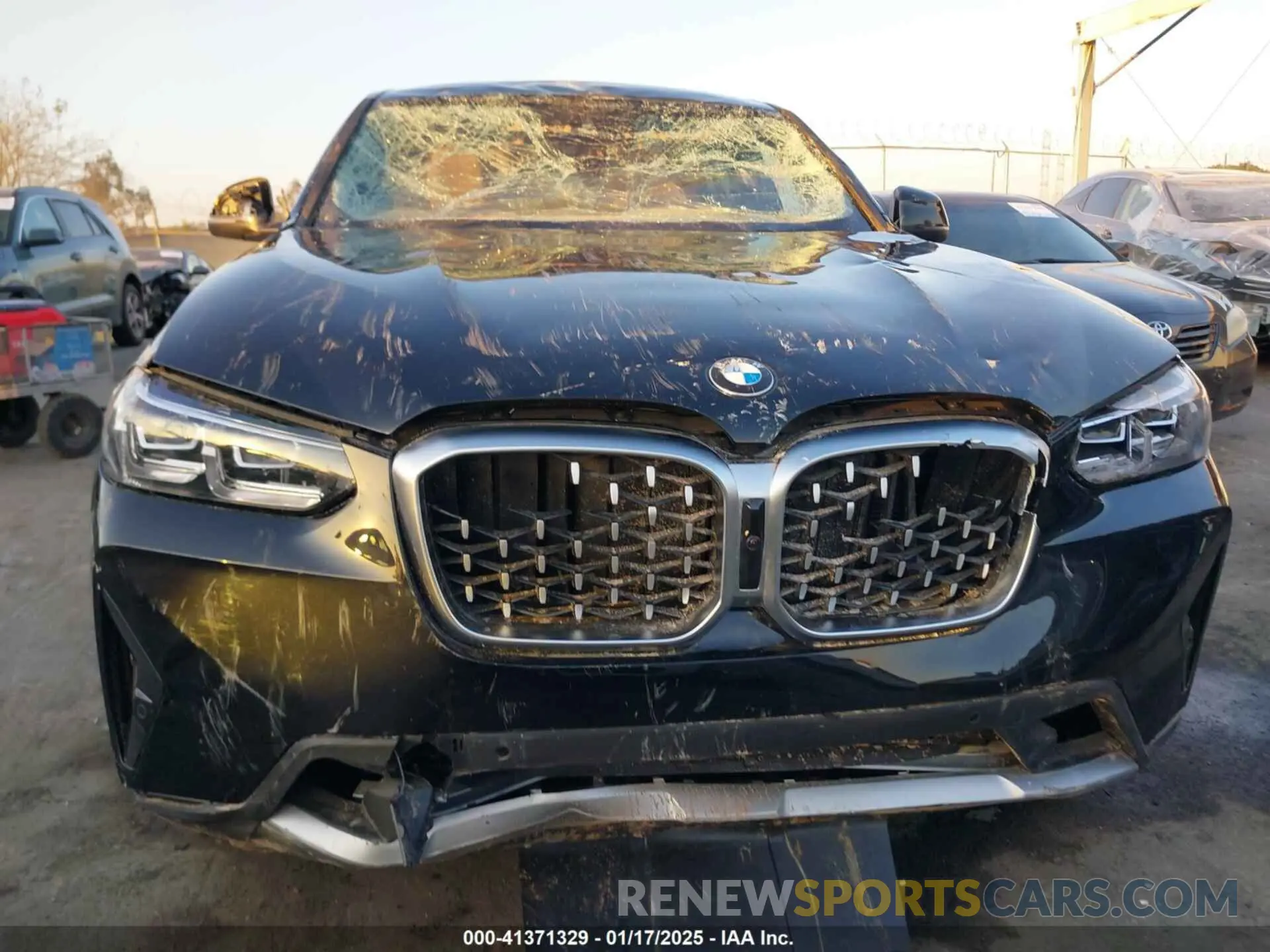 6 Photograph of a damaged car 5UX33DT07S9Y65925 BMW X4 2025