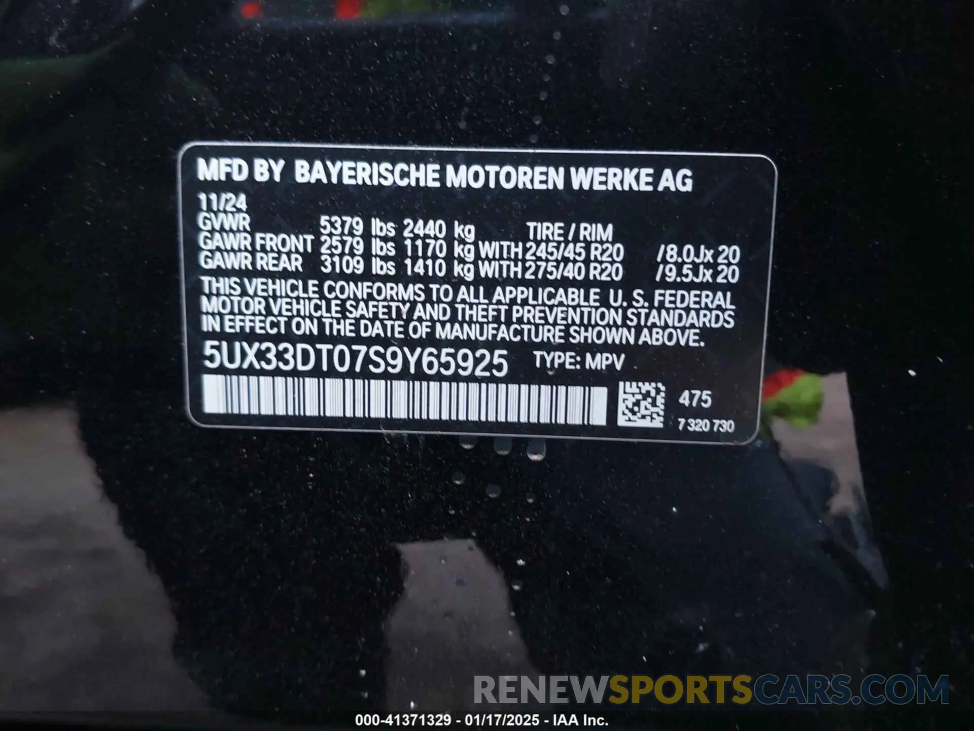 9 Photograph of a damaged car 5UX33DT07S9Y65925 BMW X4 2025