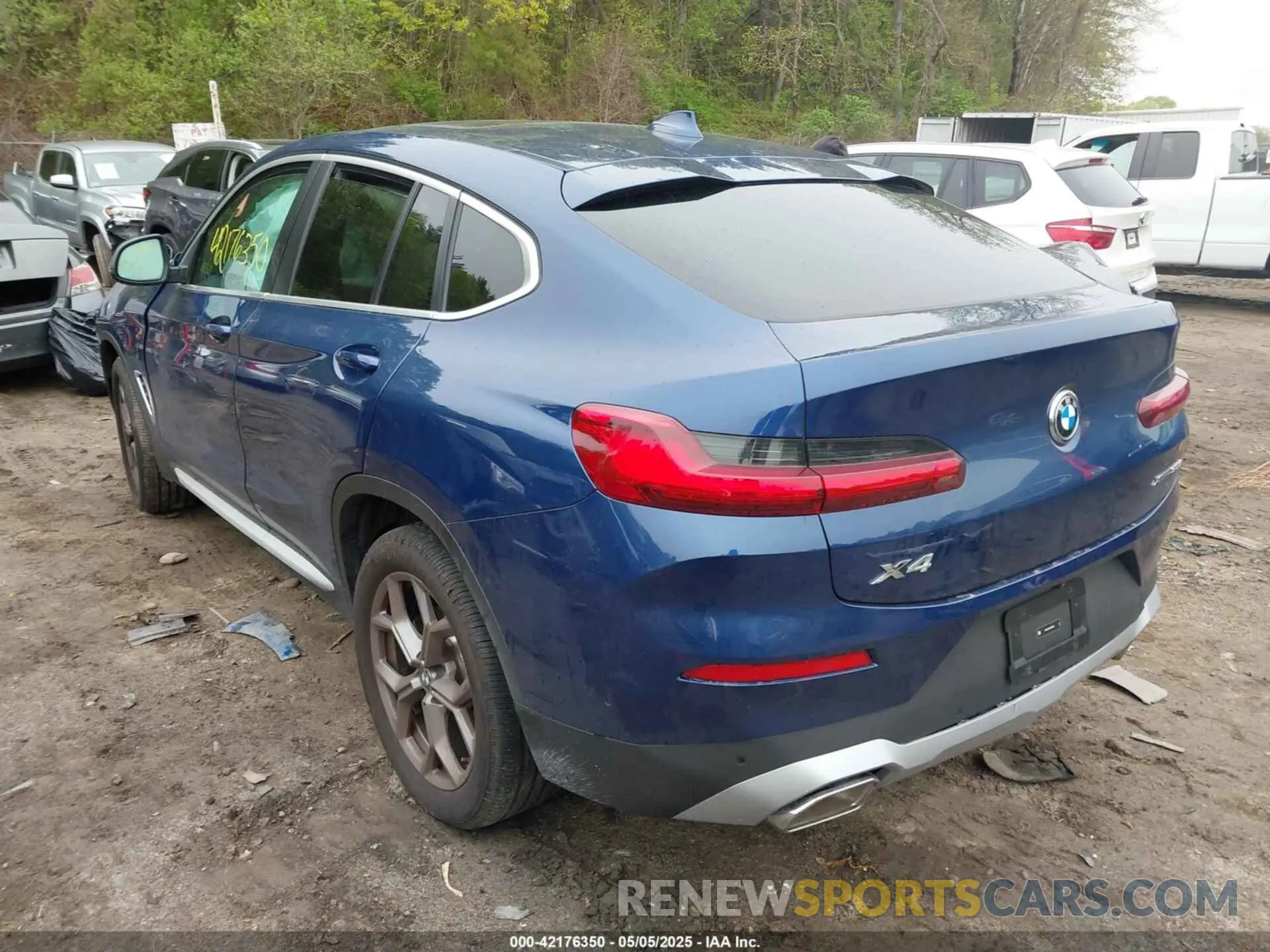3 Photograph of a damaged car 5UX33DT0XS9X62966 BMW X4 2025