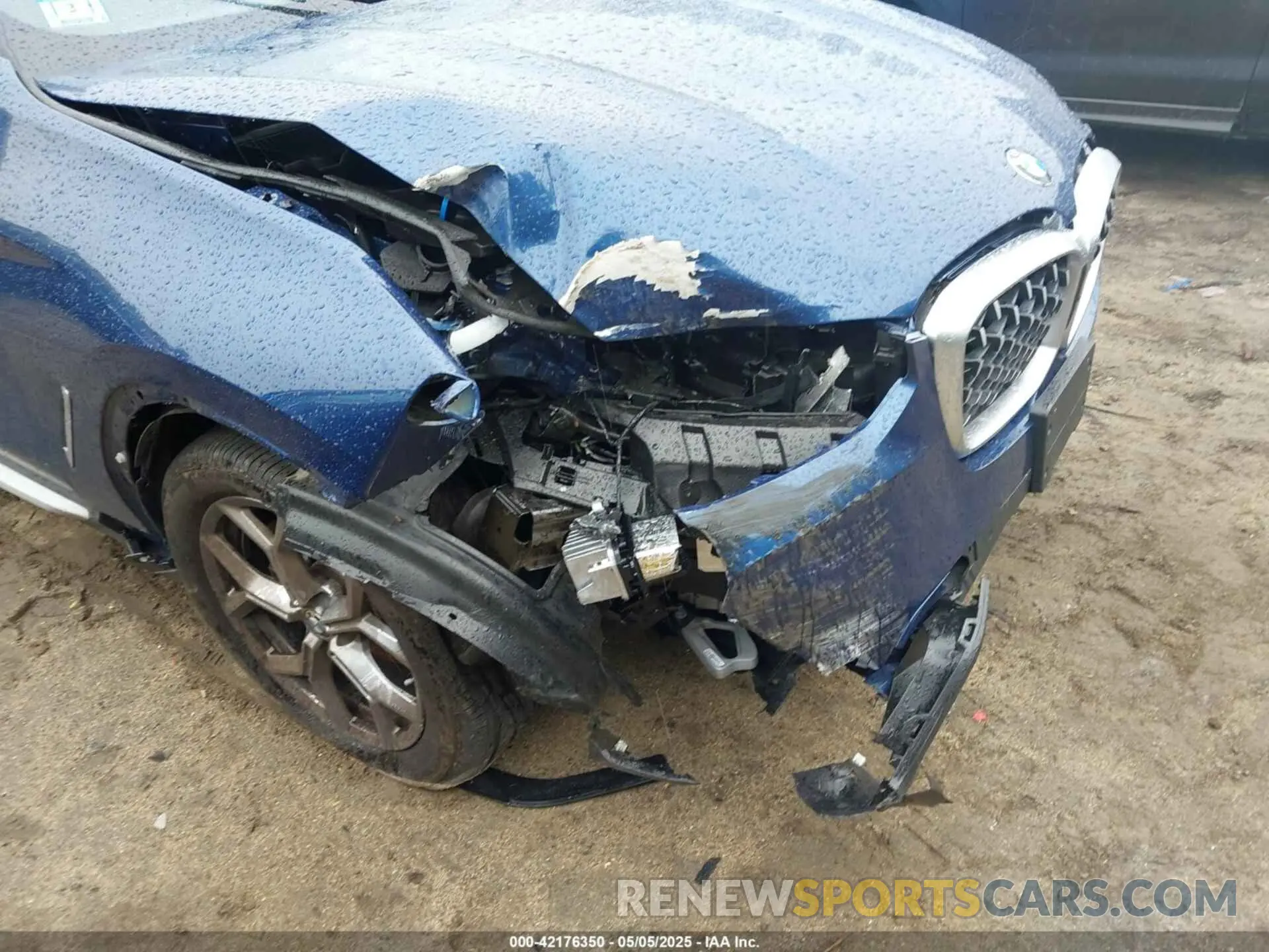 6 Photograph of a damaged car 5UX33DT0XS9X62966 BMW X4 2025