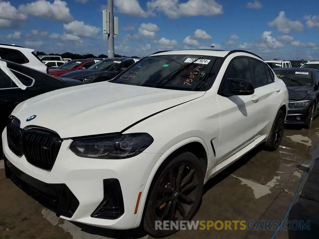 1 Photograph of a damaged car 5UX43DT01S9X57112 BMW X4 2025