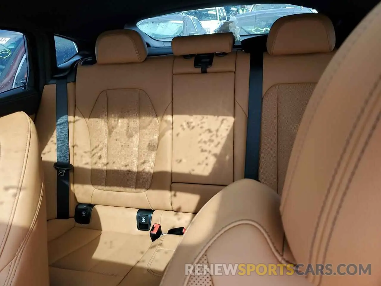 10 Photograph of a damaged car 5UX43DT01S9X57112 BMW X4 2025