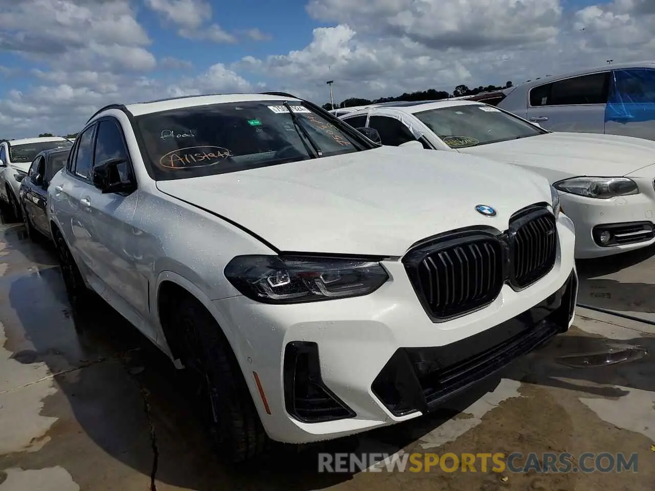 4 Photograph of a damaged car 5UX43DT01S9X57112 BMW X4 2025