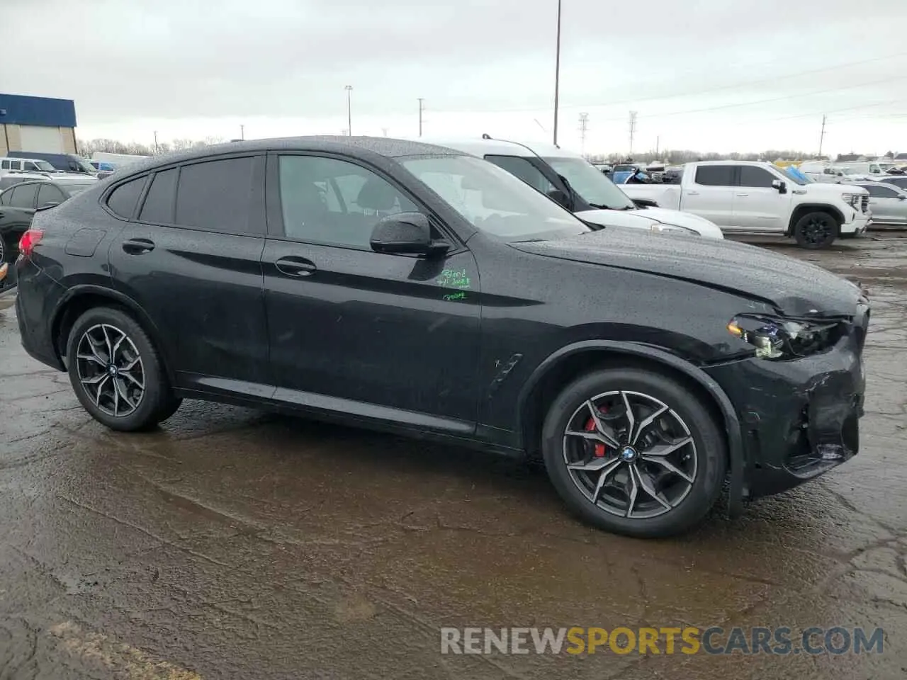 4 Photograph of a damaged car 5UX43DT05S9Y11141 BMW X4 2025