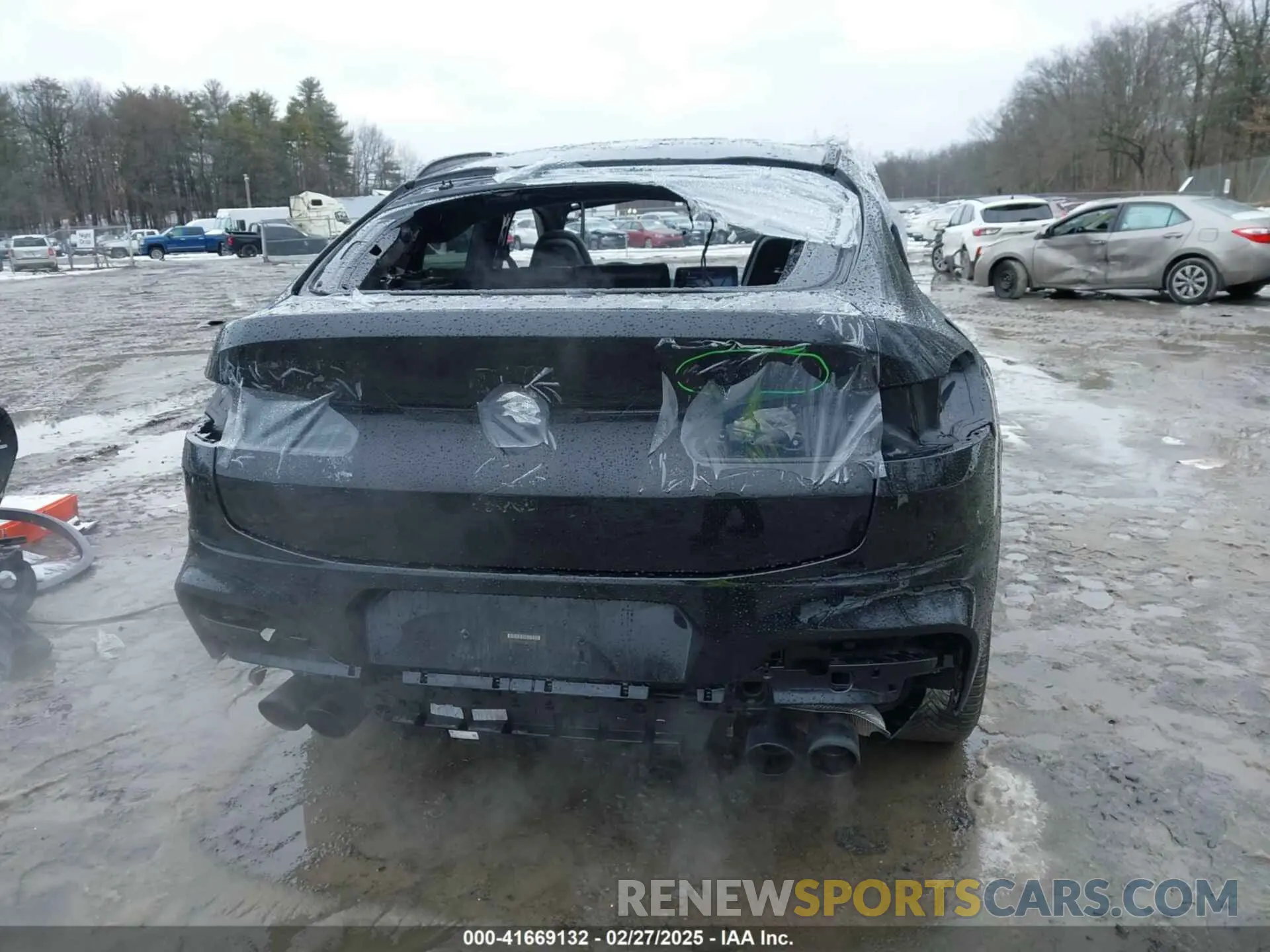 17 Photograph of a damaged car 5YMUJ0C01LLU67190 BMW X4 M 2020