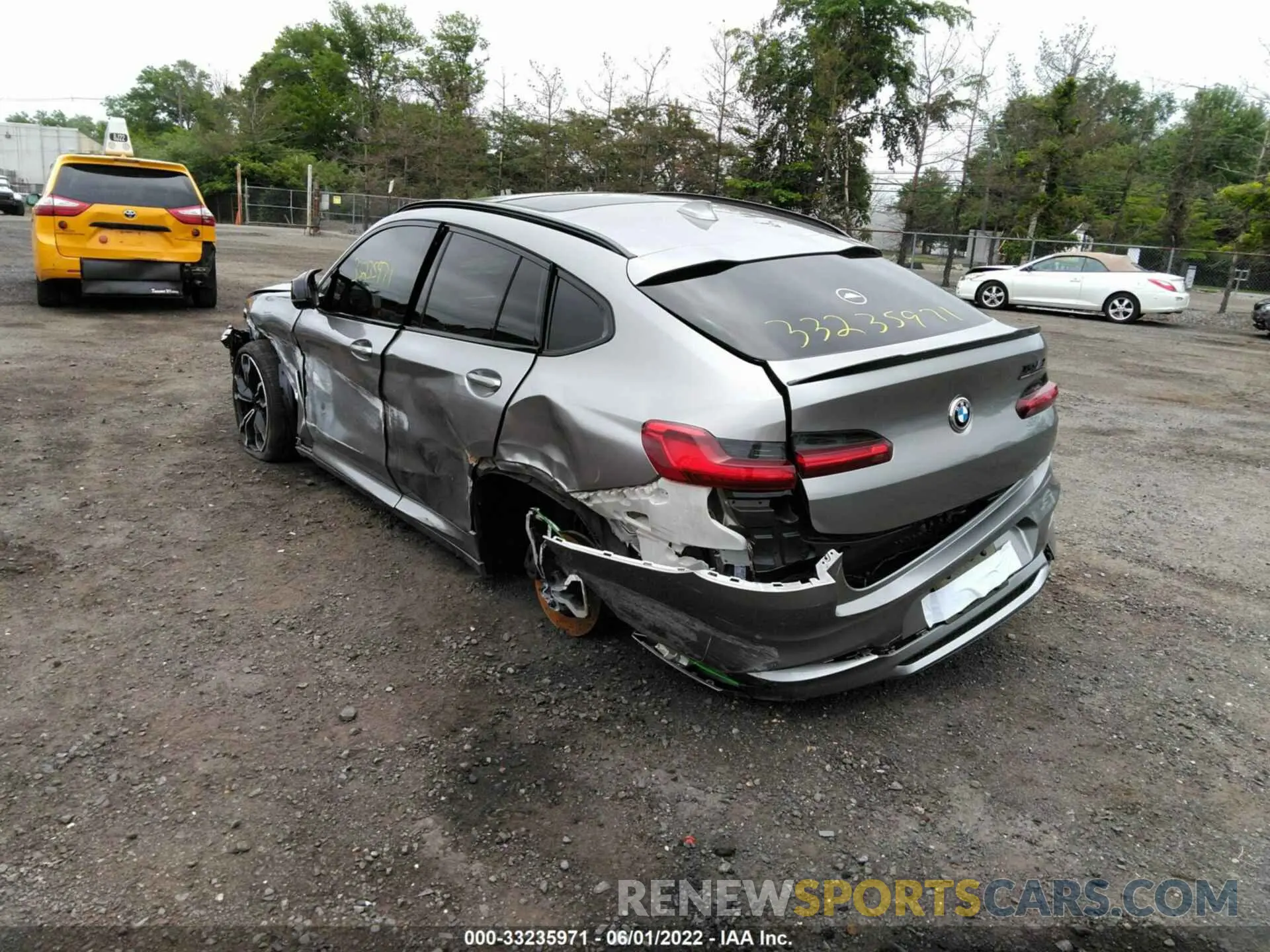3 Photograph of a damaged car 5YMUJ0C02L9B76178 BMW X4 M 2020