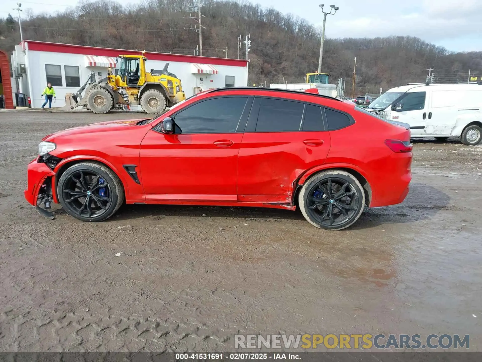 13 Photograph of a damaged car 5YMUJ0C05L9C33943 BMW X4 M 2020