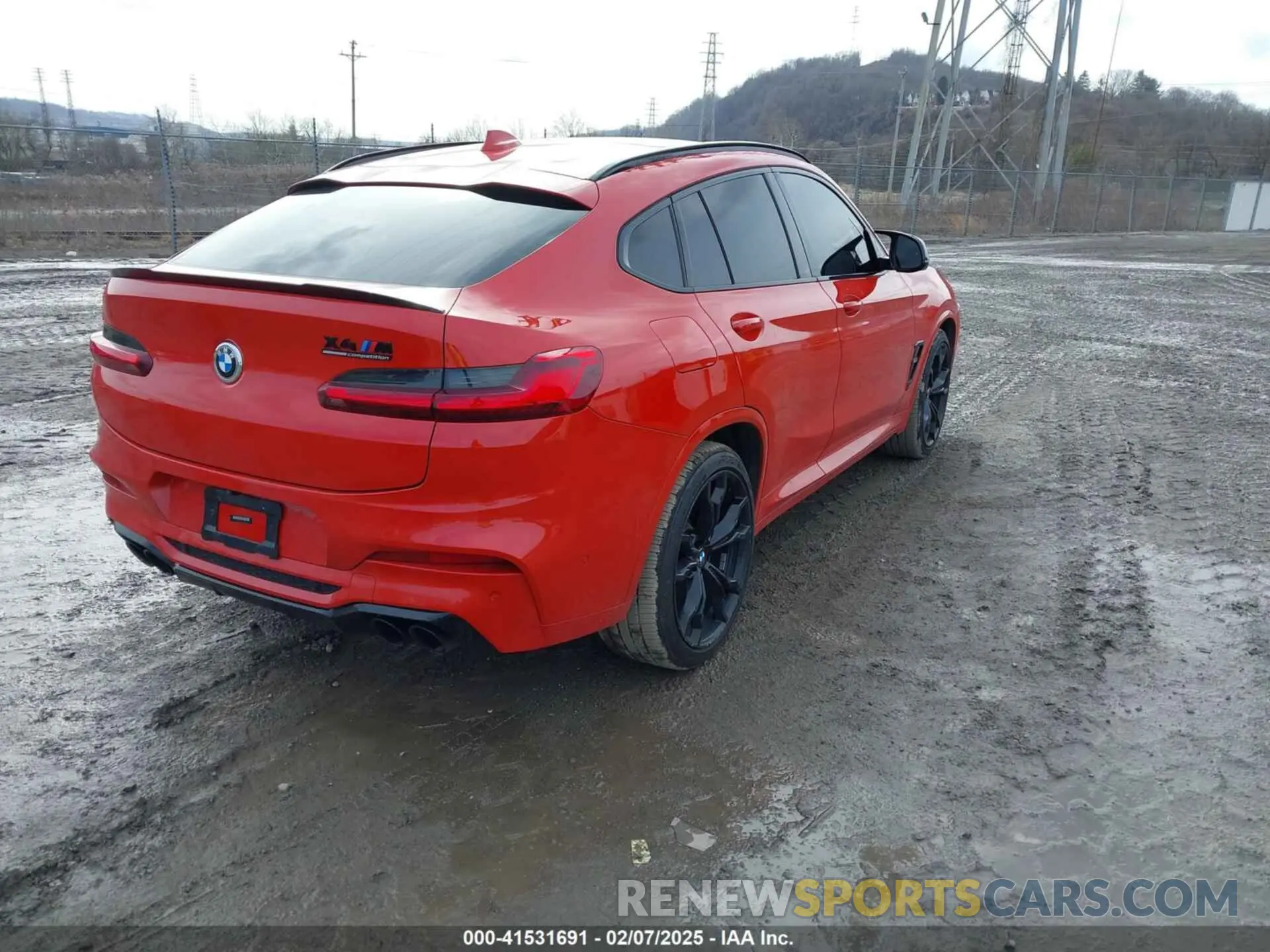 4 Photograph of a damaged car 5YMUJ0C05L9C33943 BMW X4 M 2020