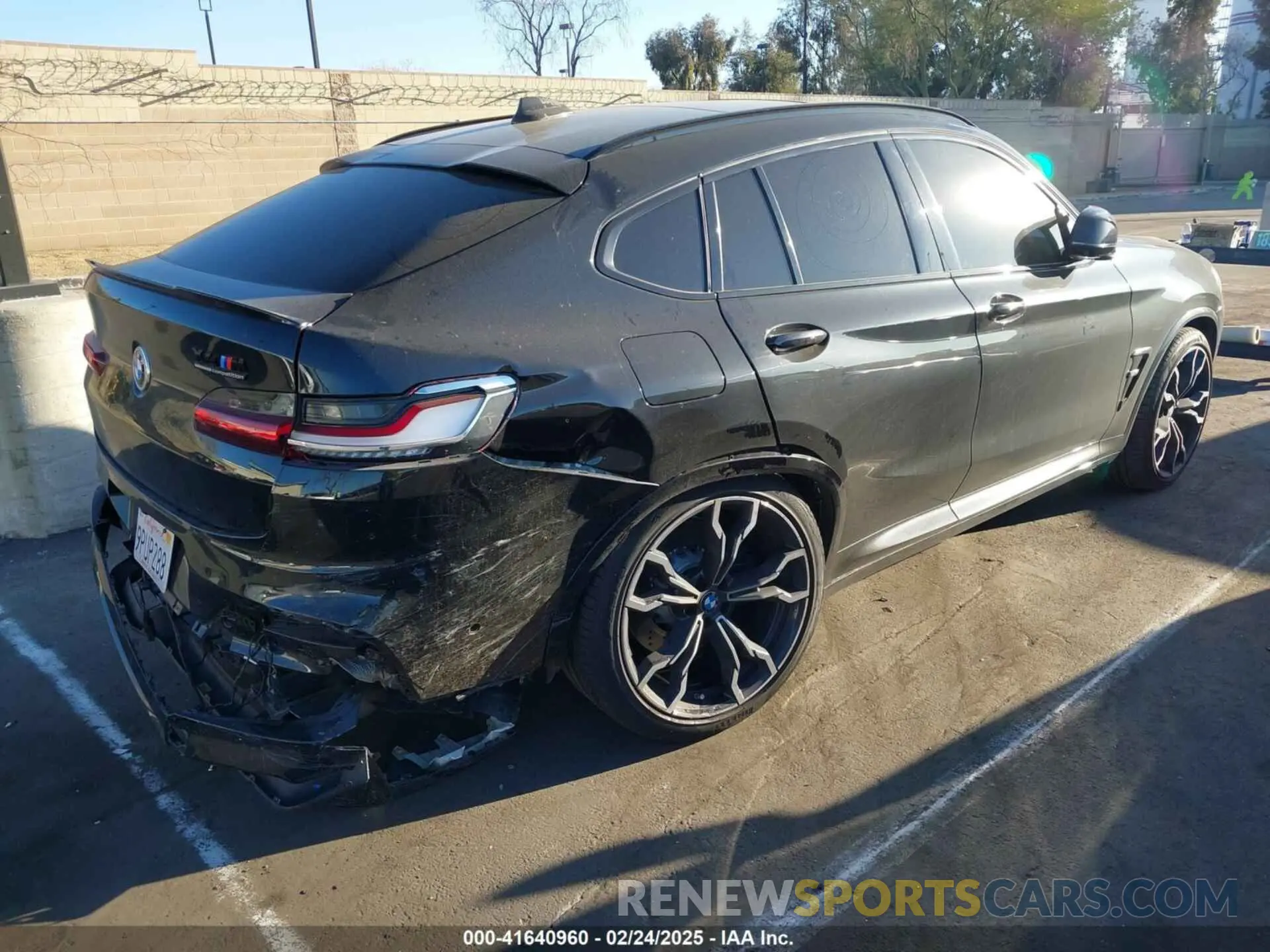 4 Photograph of a damaged car 5YMUJ0C05LLU67354 BMW X4 M 2020