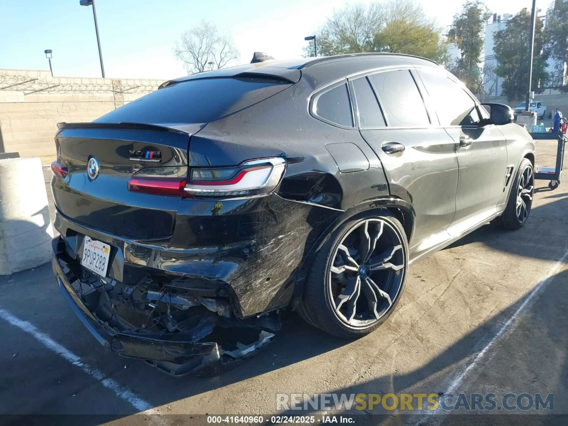 6 Photograph of a damaged car 5YMUJ0C05LLU67354 BMW X4 M 2020