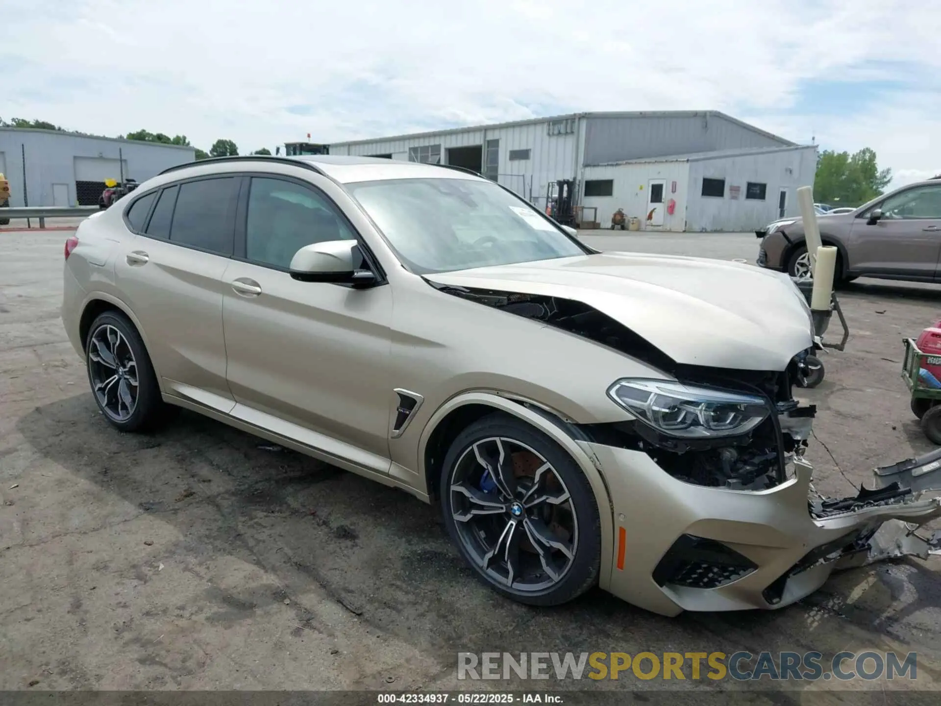 1 Photograph of a damaged car 5YMUJ0C07LLA99844 BMW X4 M 2020