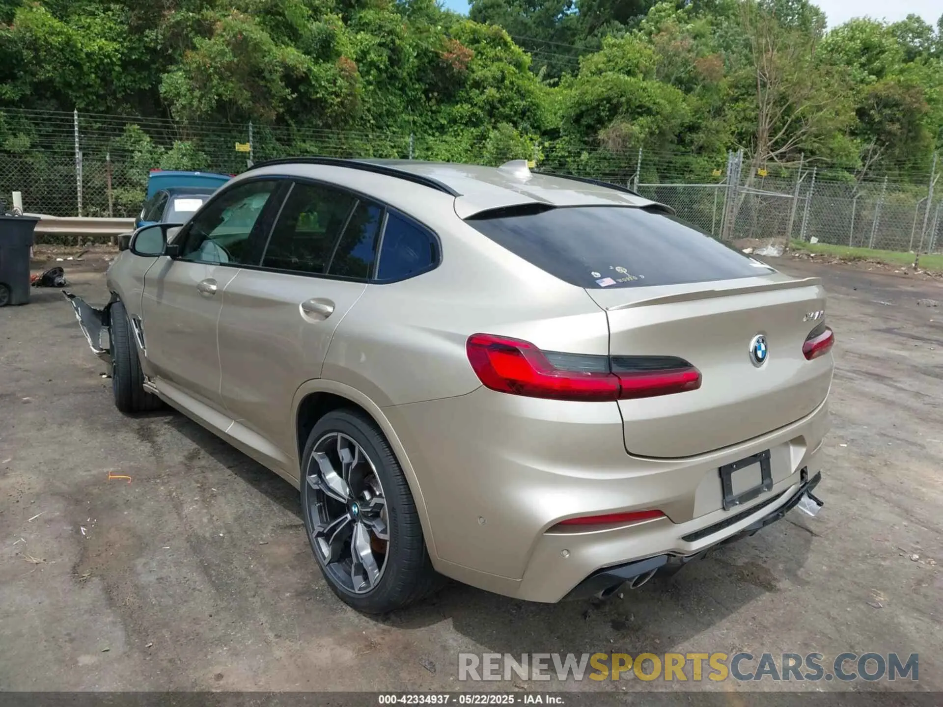 3 Photograph of a damaged car 5YMUJ0C07LLA99844 BMW X4 M 2020