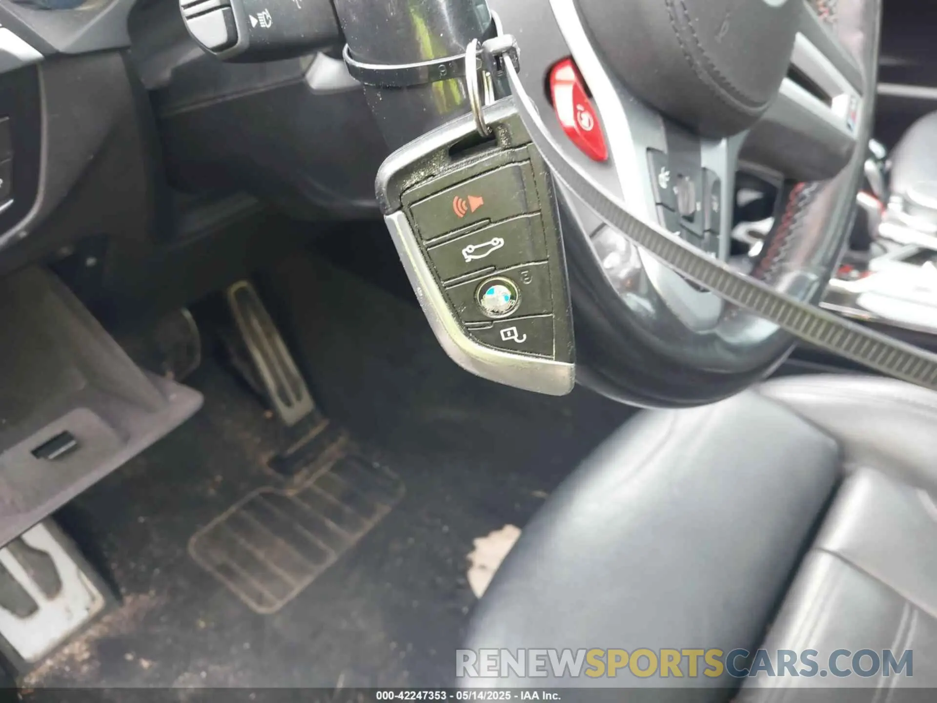 11 Photograph of a damaged car 5YMUJ0C08L9B06555 BMW X4 M 2020