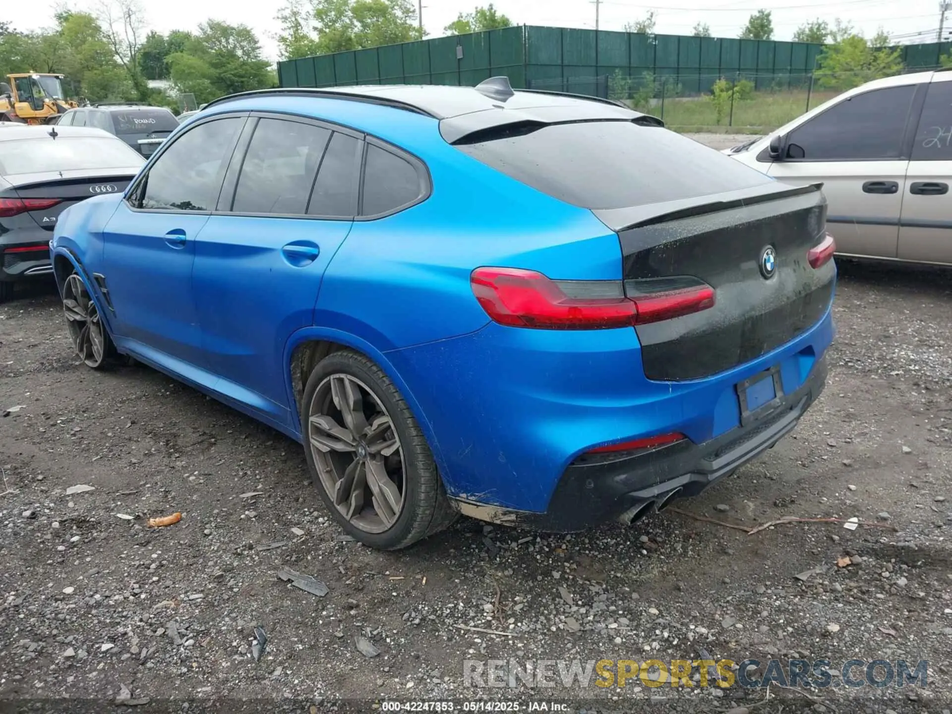 3 Photograph of a damaged car 5YMUJ0C08L9B06555 BMW X4 M 2020