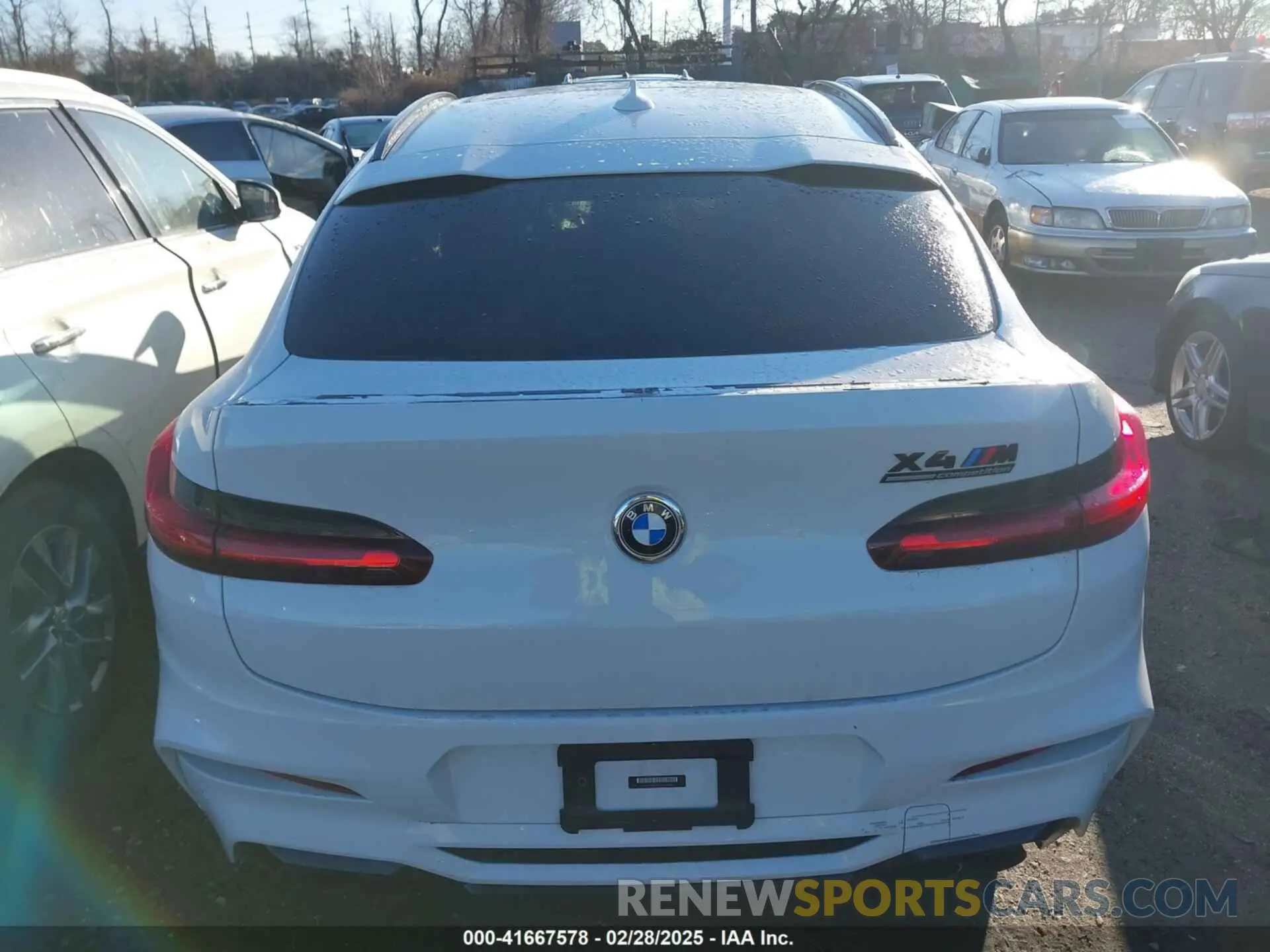 16 Photograph of a damaged car 5YMUJ0C02M9H67919 BMW X4 M 2021