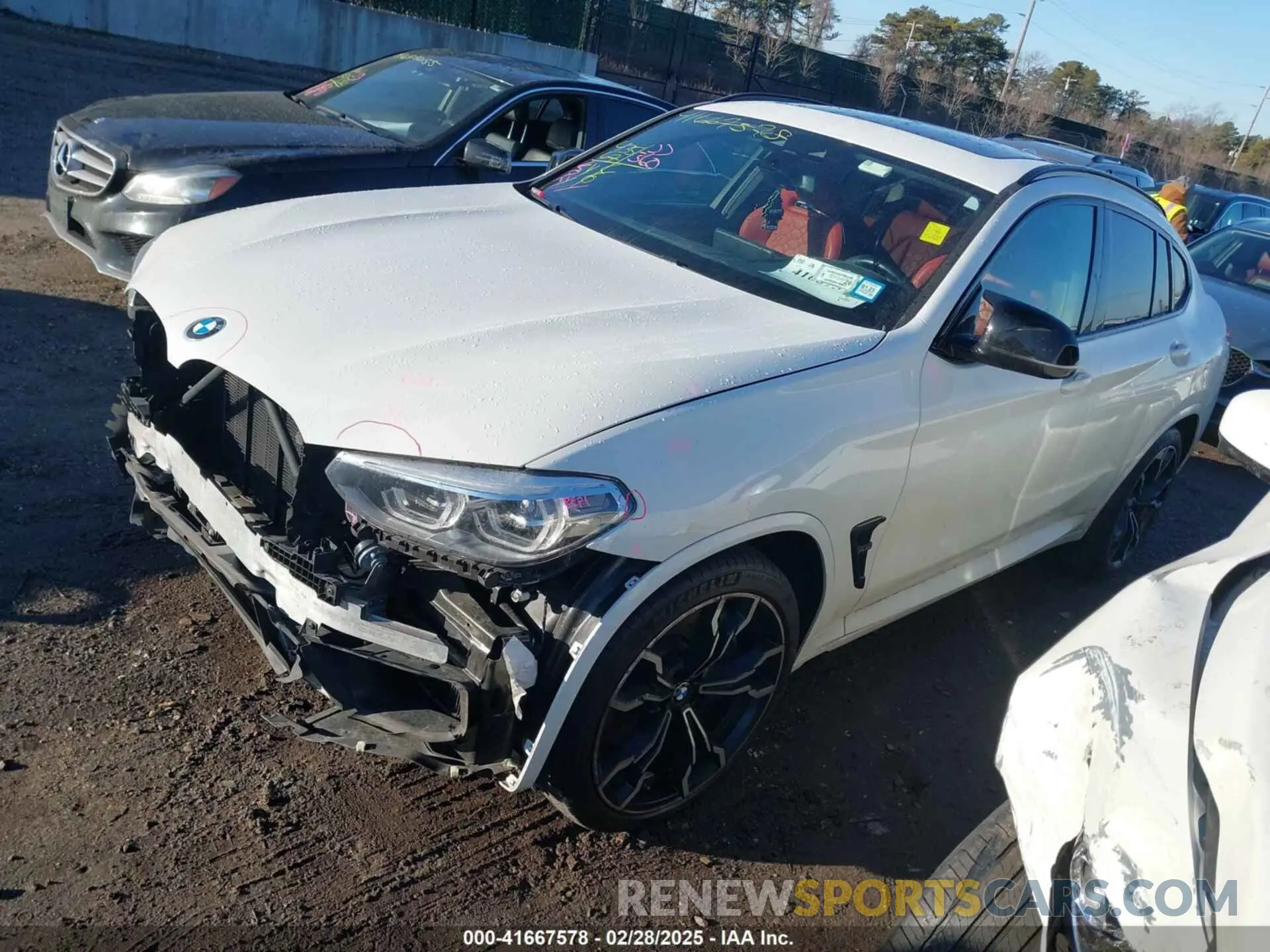 2 Photograph of a damaged car 5YMUJ0C02M9H67919 BMW X4 M 2021
