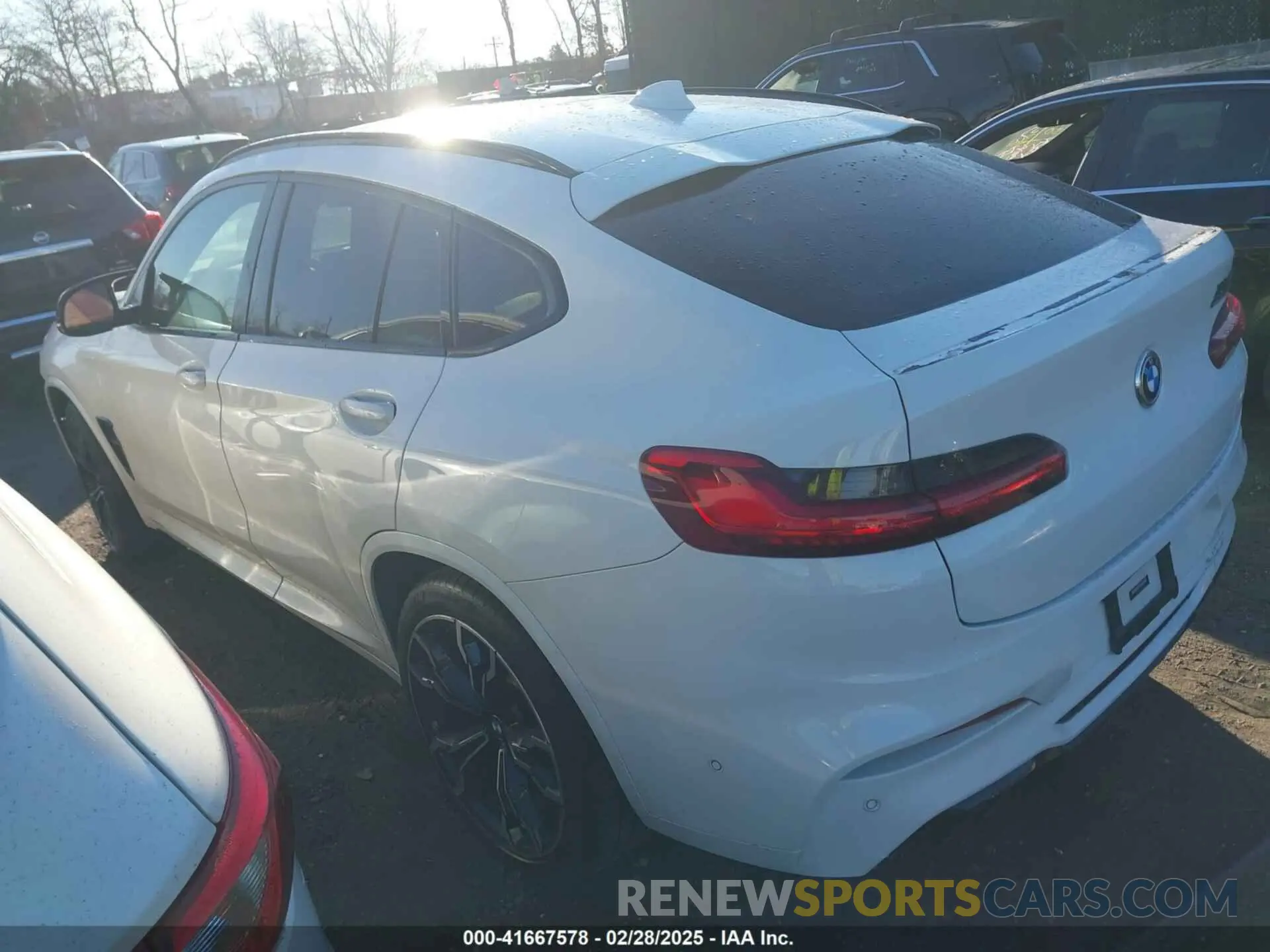 3 Photograph of a damaged car 5YMUJ0C02M9H67919 BMW X4 M 2021