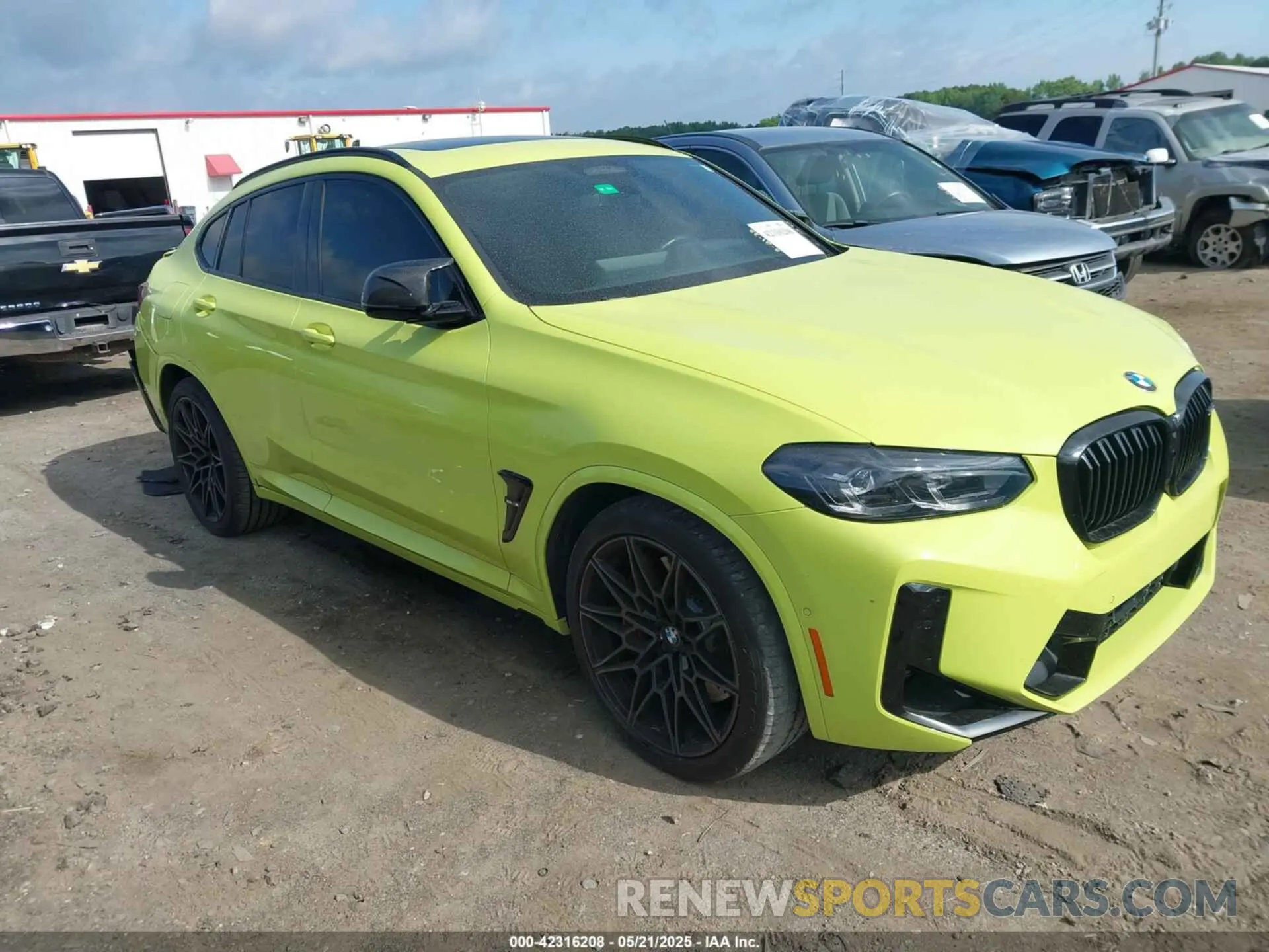 1 Photograph of a damaged car 5YM23EC01N9K68977 BMW X4 M 2022