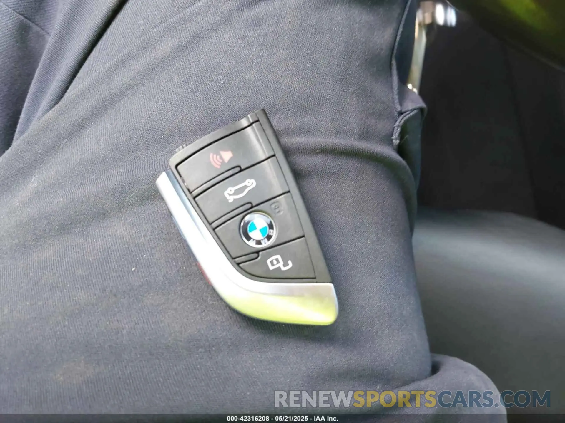 11 Photograph of a damaged car 5YM23EC01N9K68977 BMW X4 M 2022