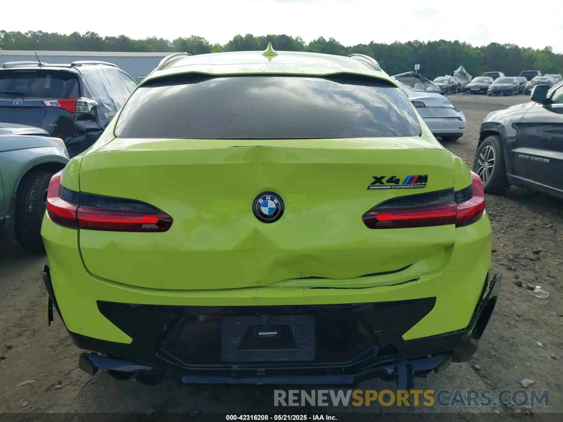 16 Photograph of a damaged car 5YM23EC01N9K68977 BMW X4 M 2022