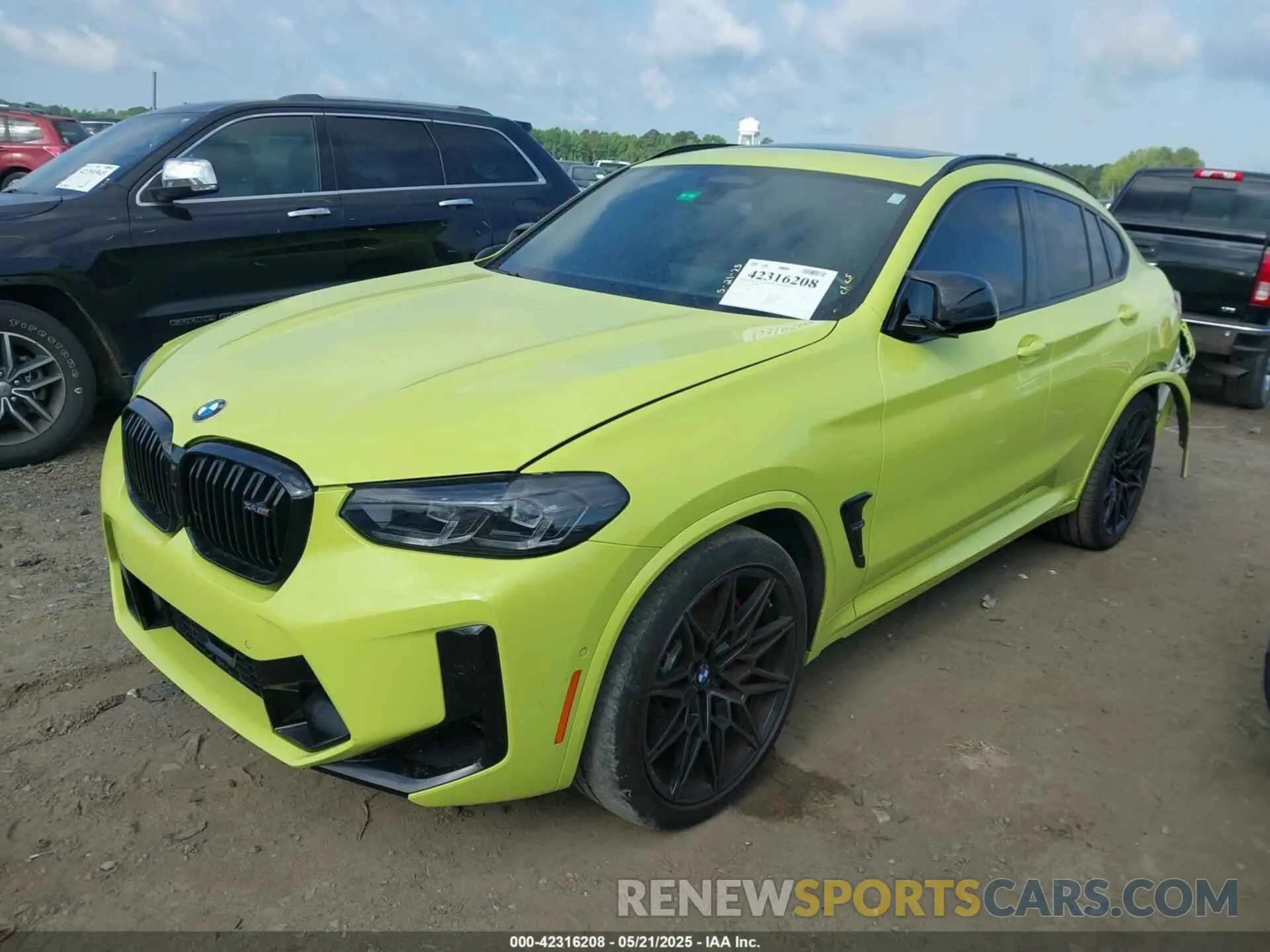 2 Photograph of a damaged car 5YM23EC01N9K68977 BMW X4 M 2022